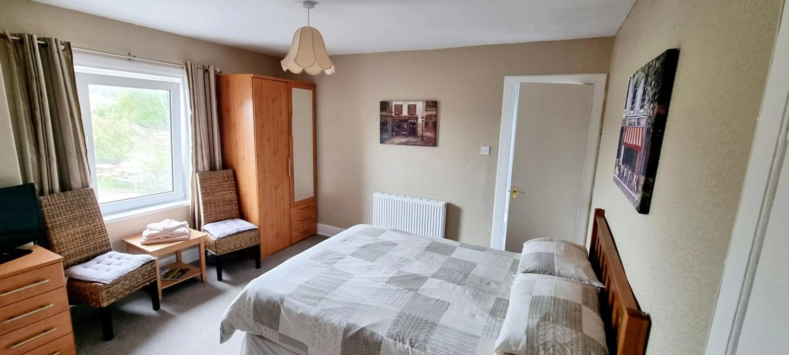 Bed in The Mariner Hotel