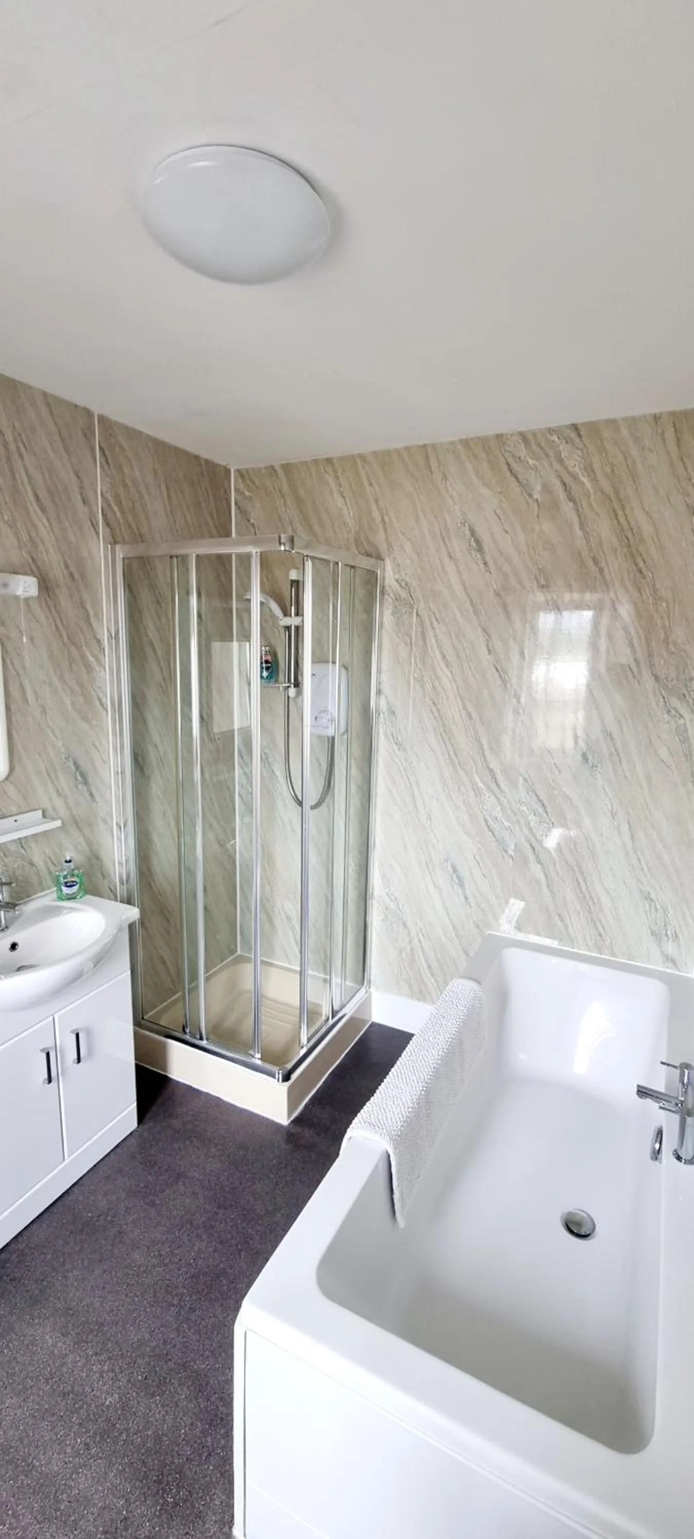 Shower in The Mariner Hotel