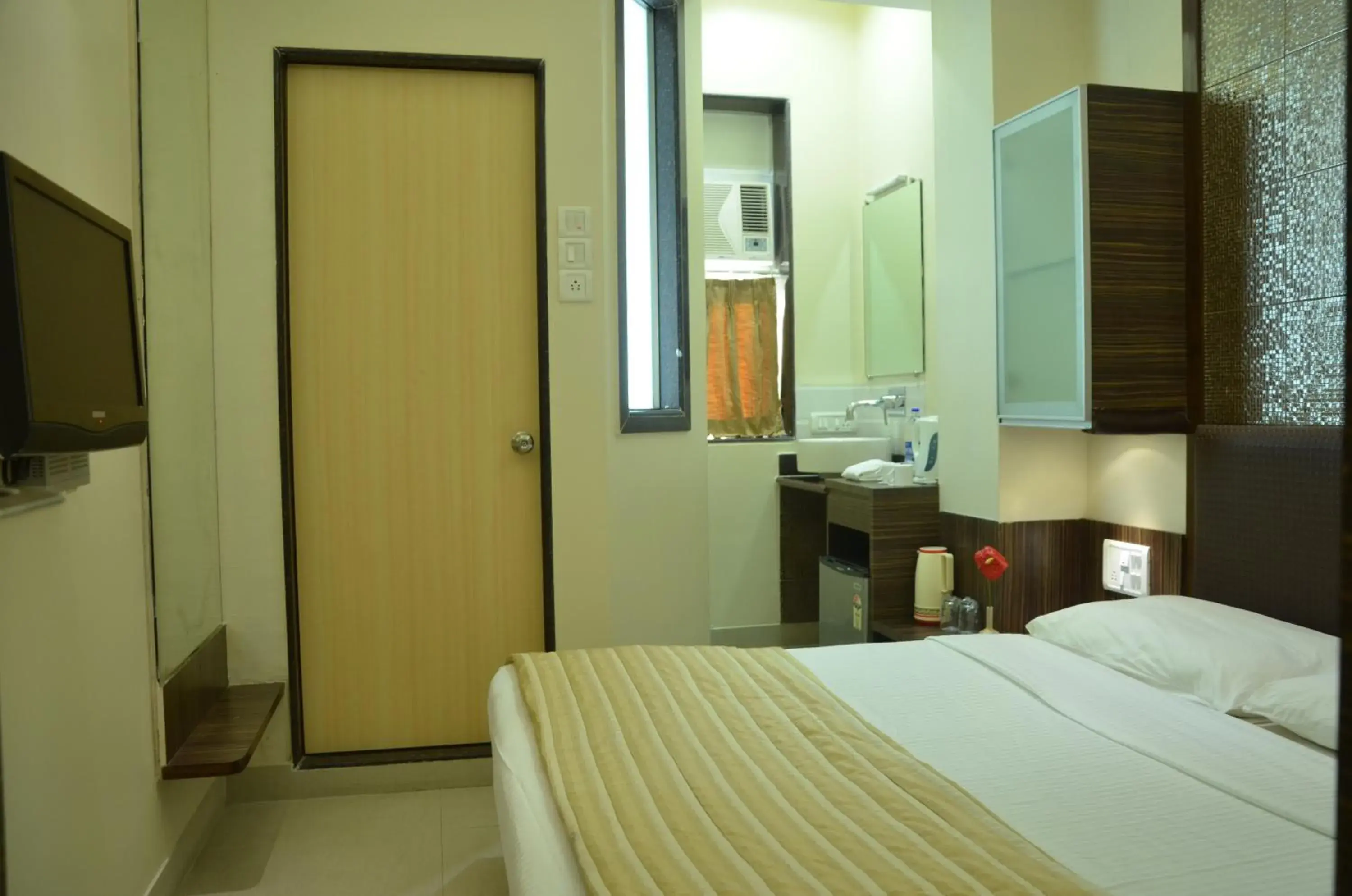 Non-Sea facing Room - single occupancy in Sea Palace Hotel - near Gateway of India Non-Sea facing Room - single occupancy in Sea Palace Hotel - near Gateway of India