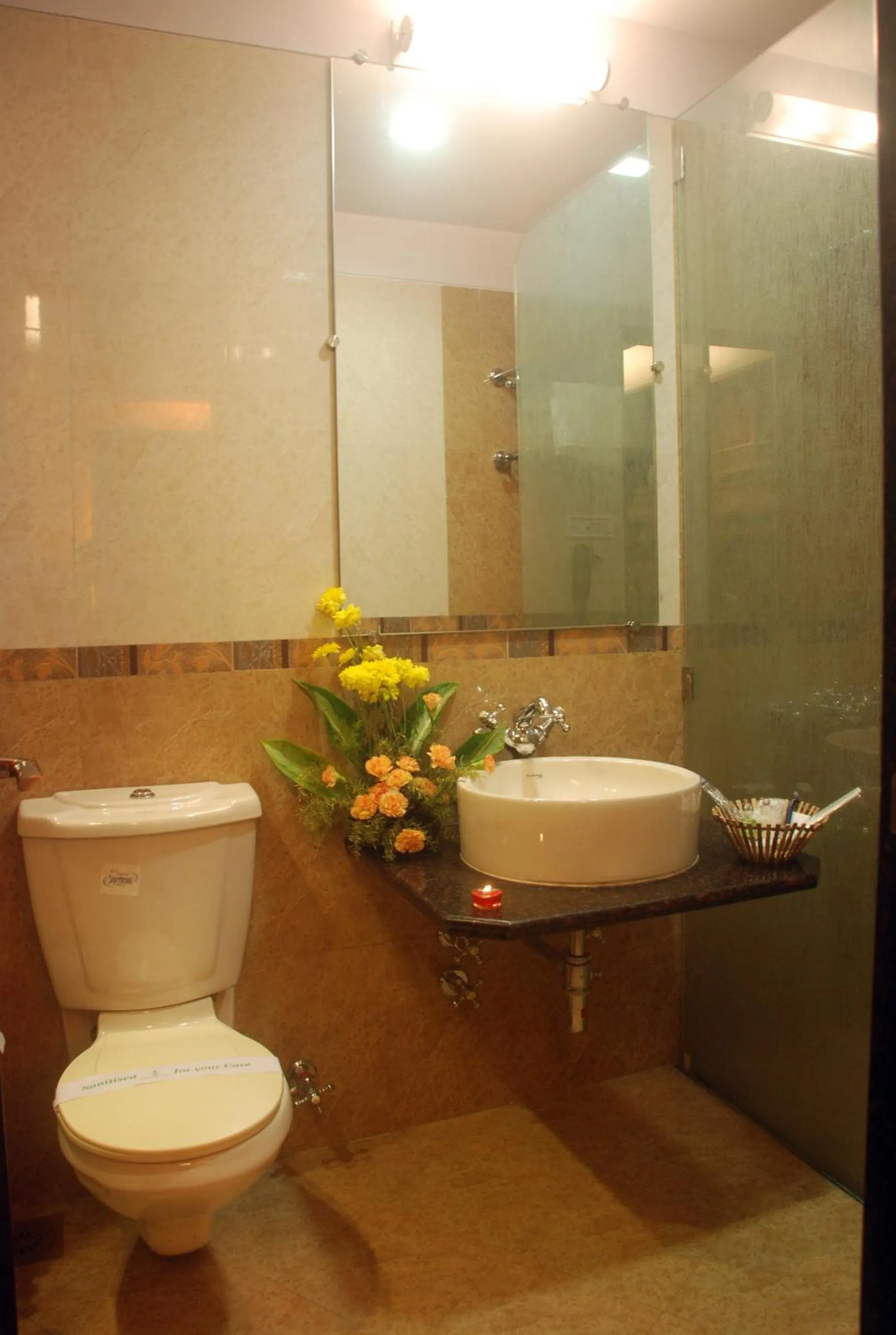 Bathroom in Sea Palace Hotel - near Gateway of India