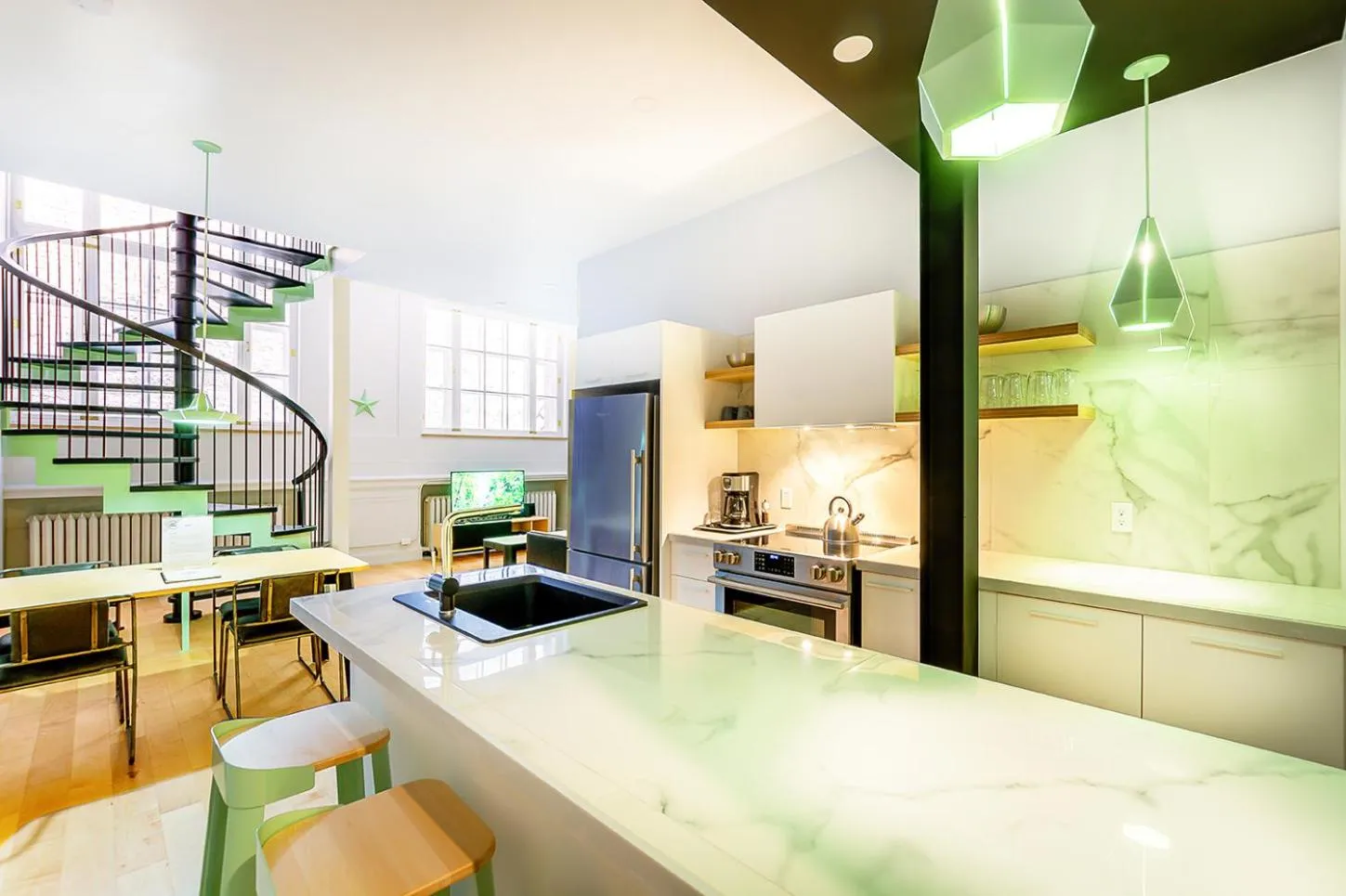 Kitchen or kitchenette, Bed in Les Lofts St-Pierre - Par Les Lofts Vieux-Québec