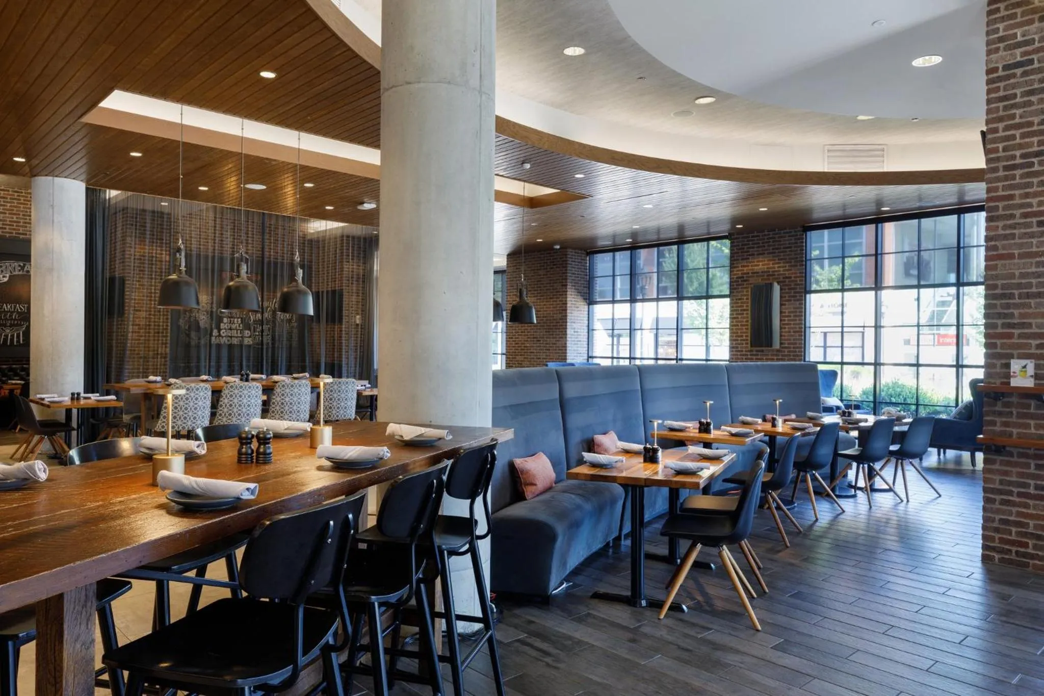 Restaurant/places to eat in Archer Hotel Boston/Burlington