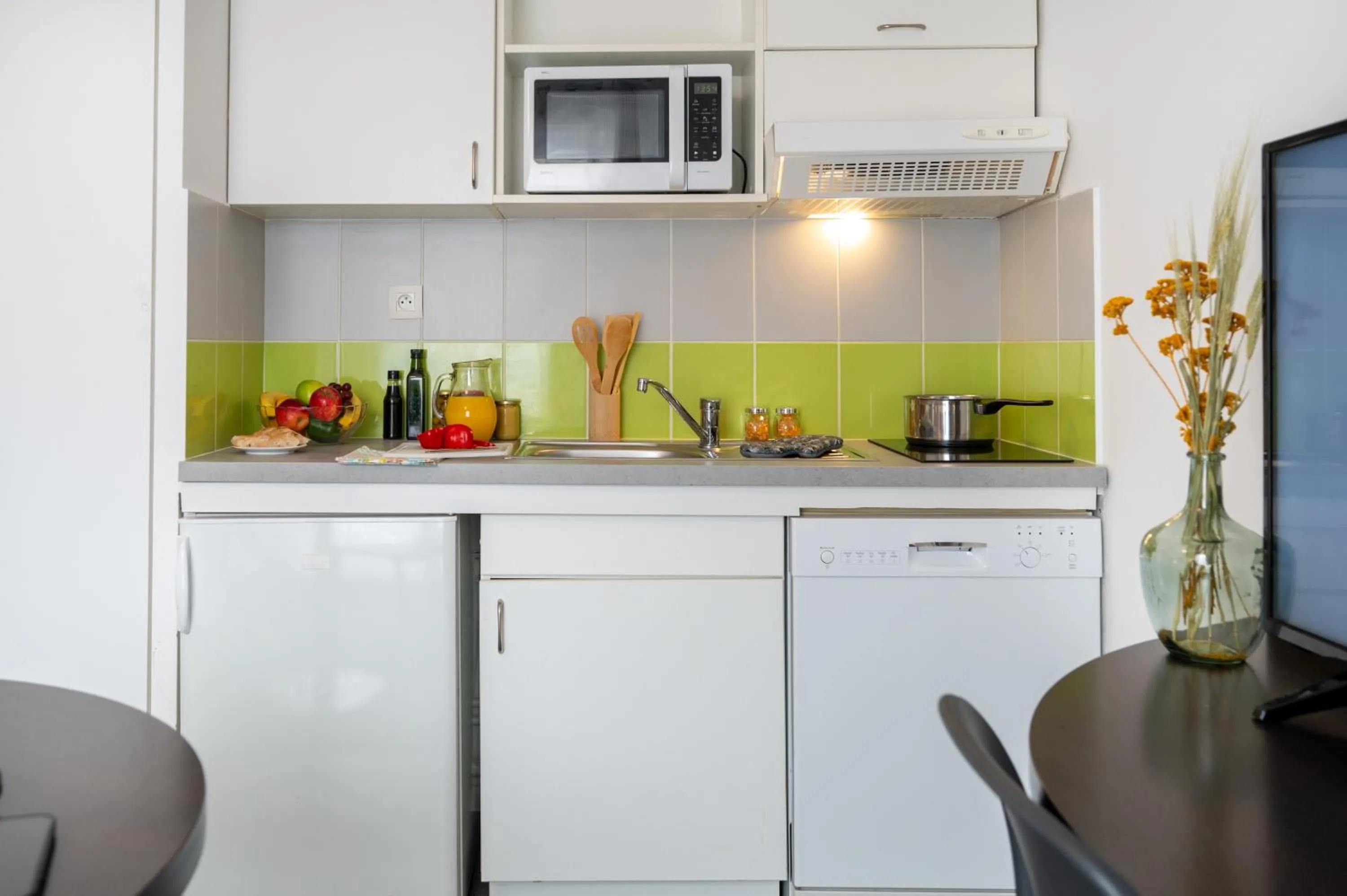 Kitchen or kitchenette in Nemea Appart Hotel Home Suite Nancy Centre