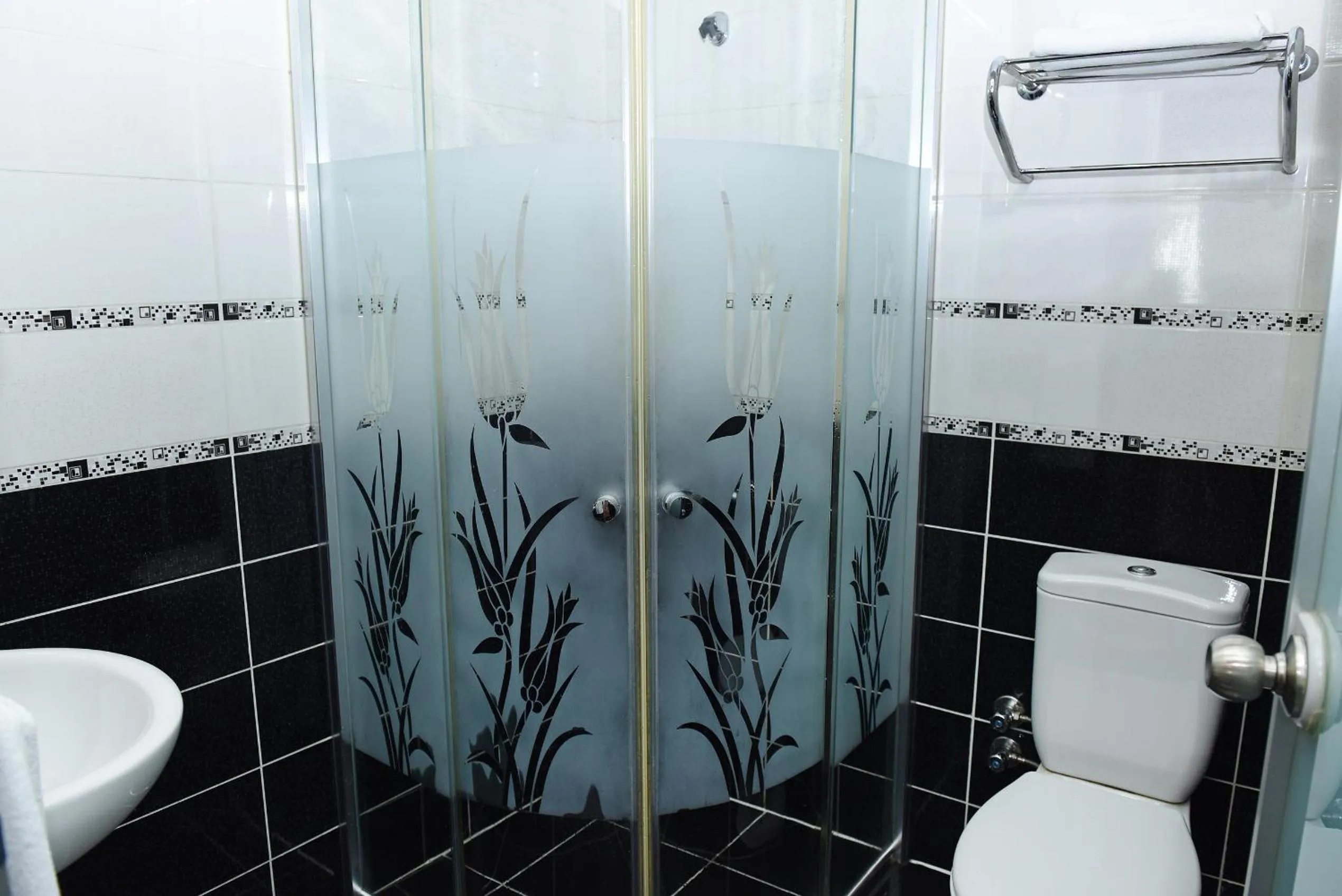 Shower in Hotel Grand Umit