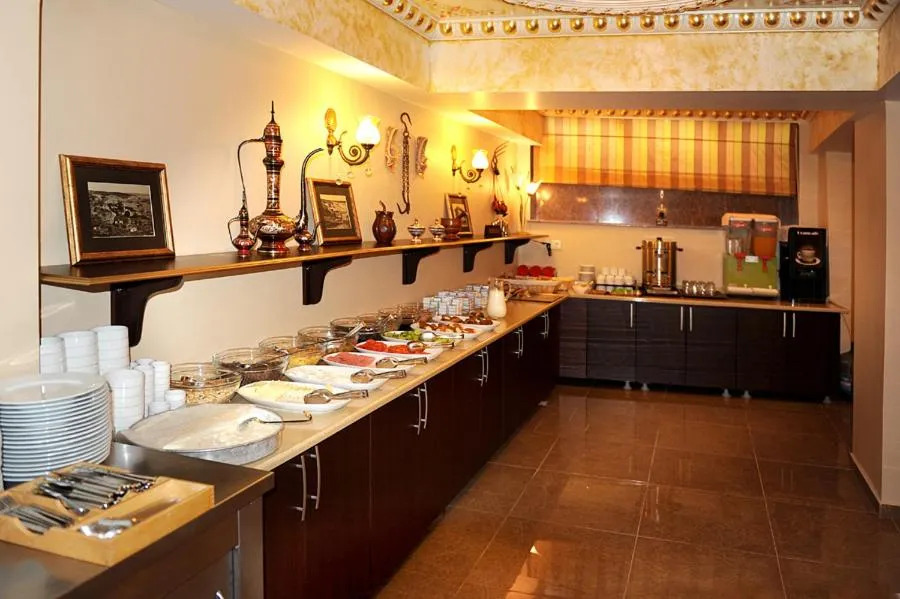 Restaurant/places to eat in Hotel Grand Umit