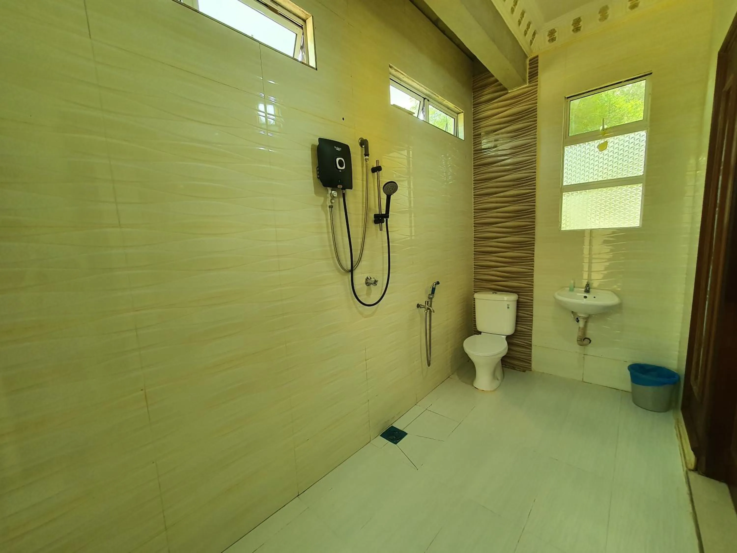 Shower in Villa Temila