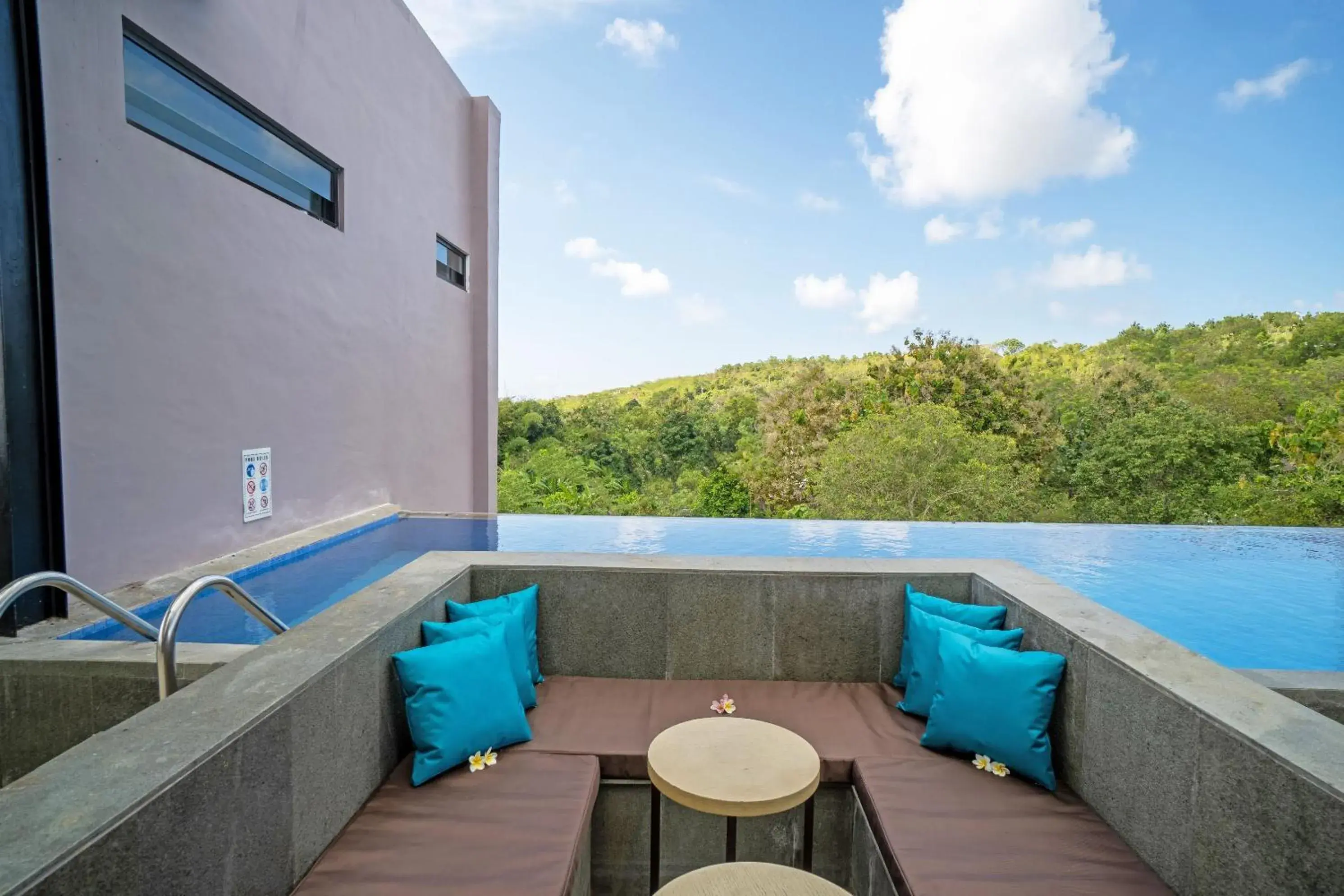 Swimming pool in Nusa Dua Bayview Villas Swimming pool in Nusa Dua Bayview Villas