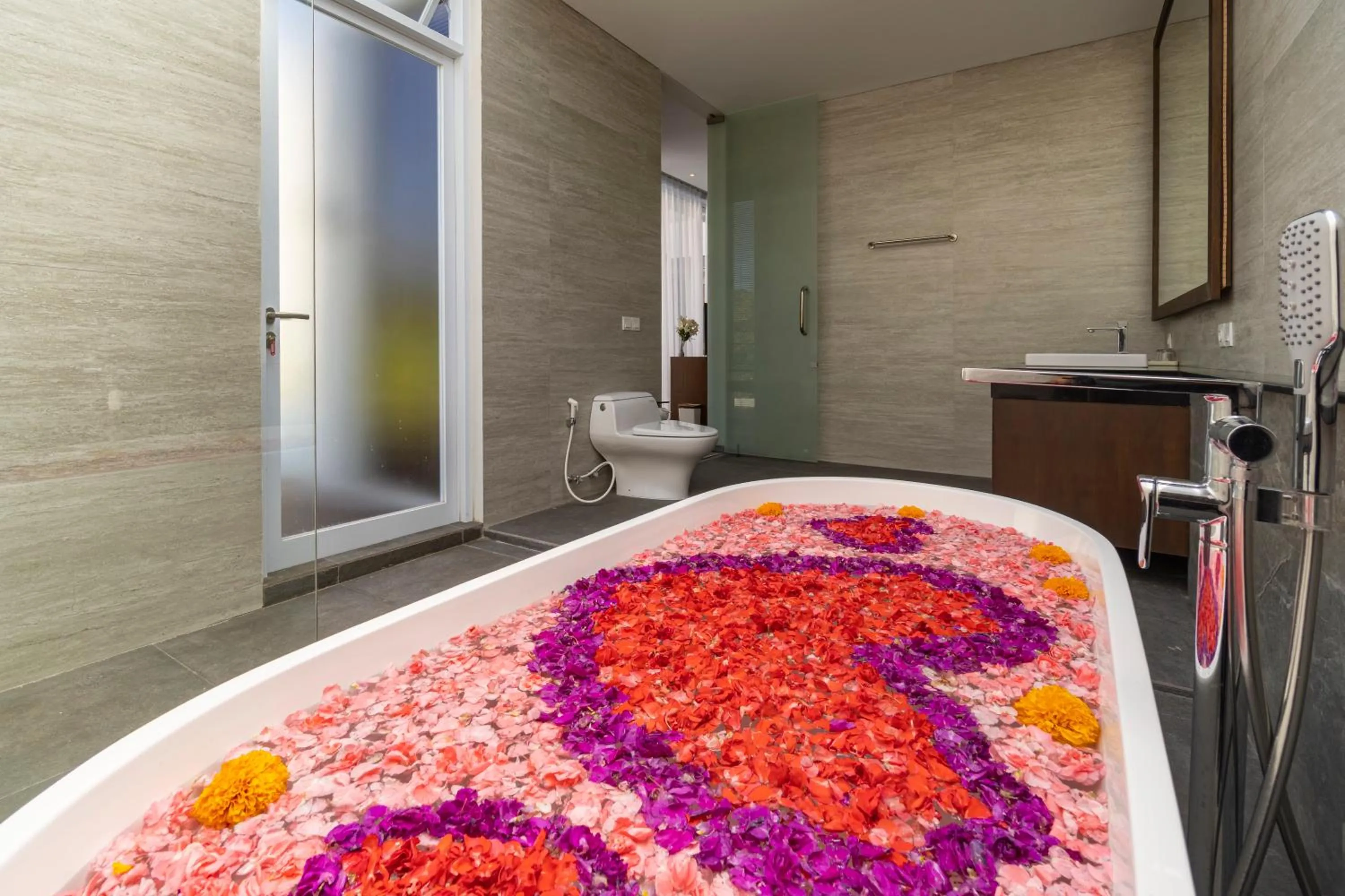 Bath in Nusa Dua Bayview Villas