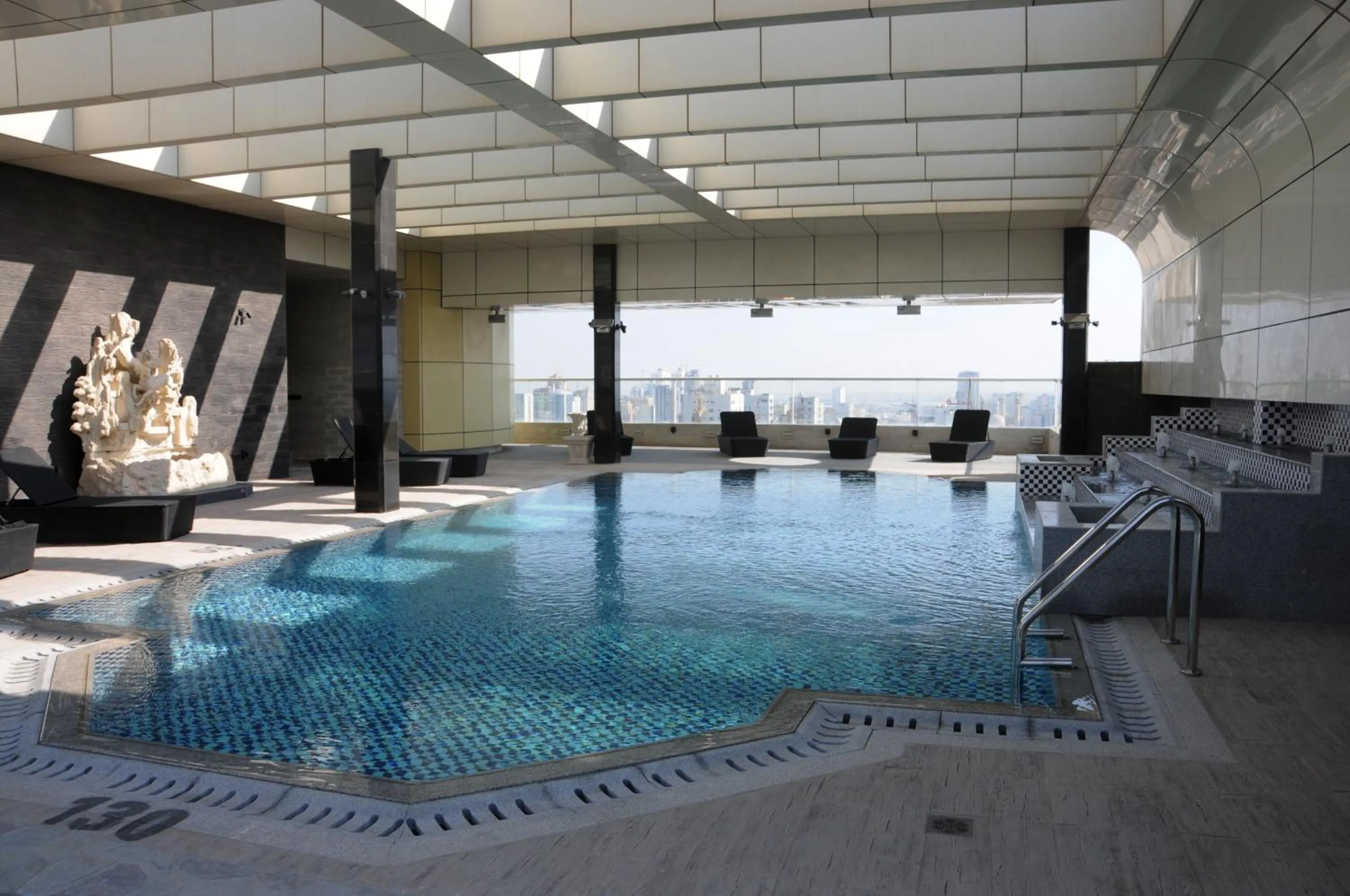 Swimming pool in Frsan Palace Hotel