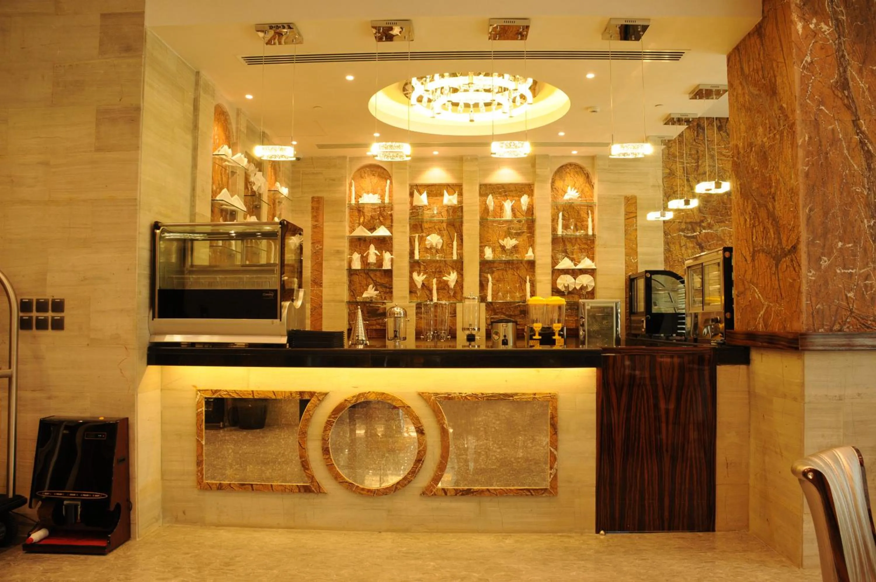 Food and drinks in Frsan Palace Hotel