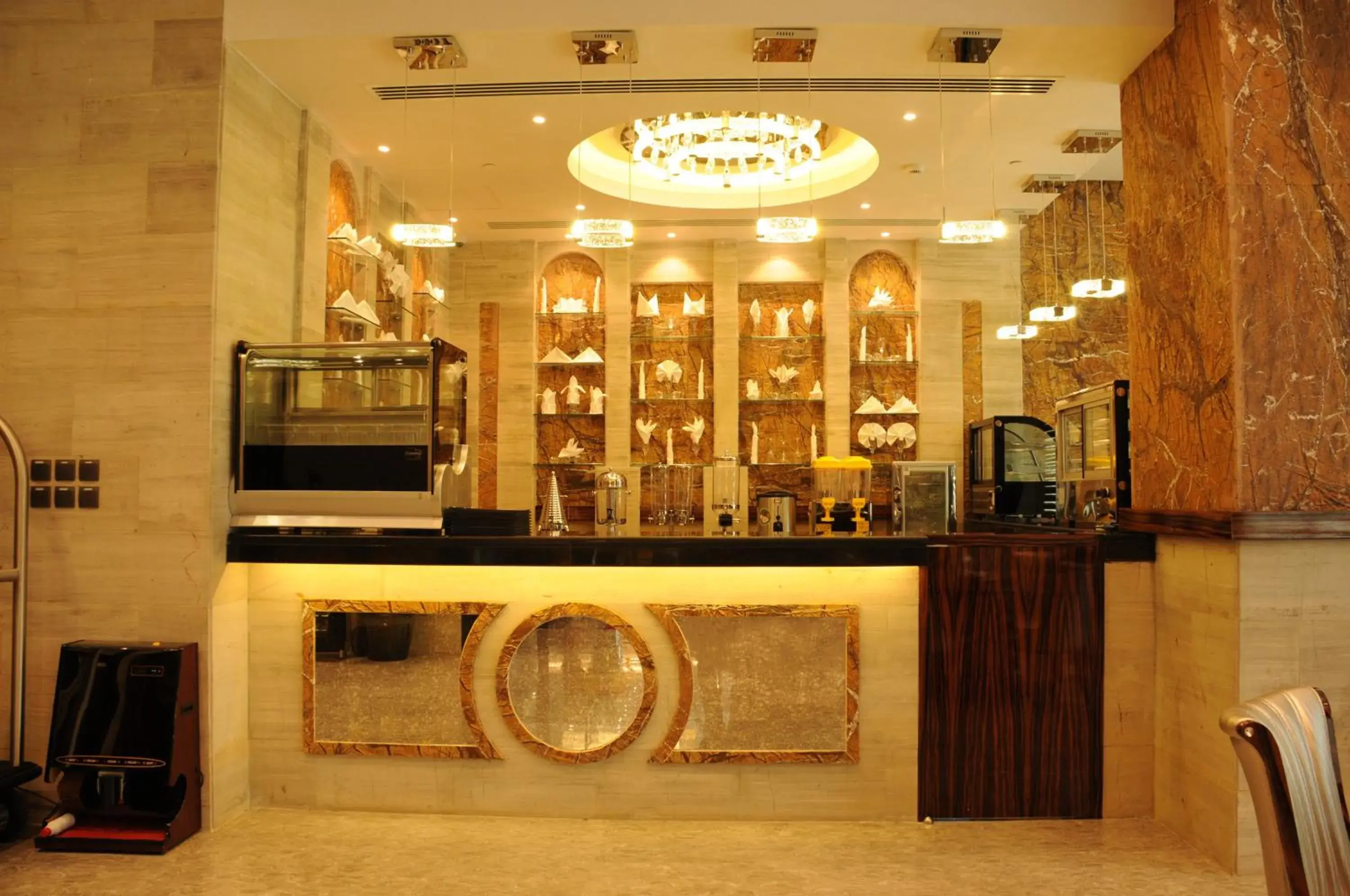 Food and drinks in Frsan Palace Hotel Food and drinks in Frsan Palace Hotel