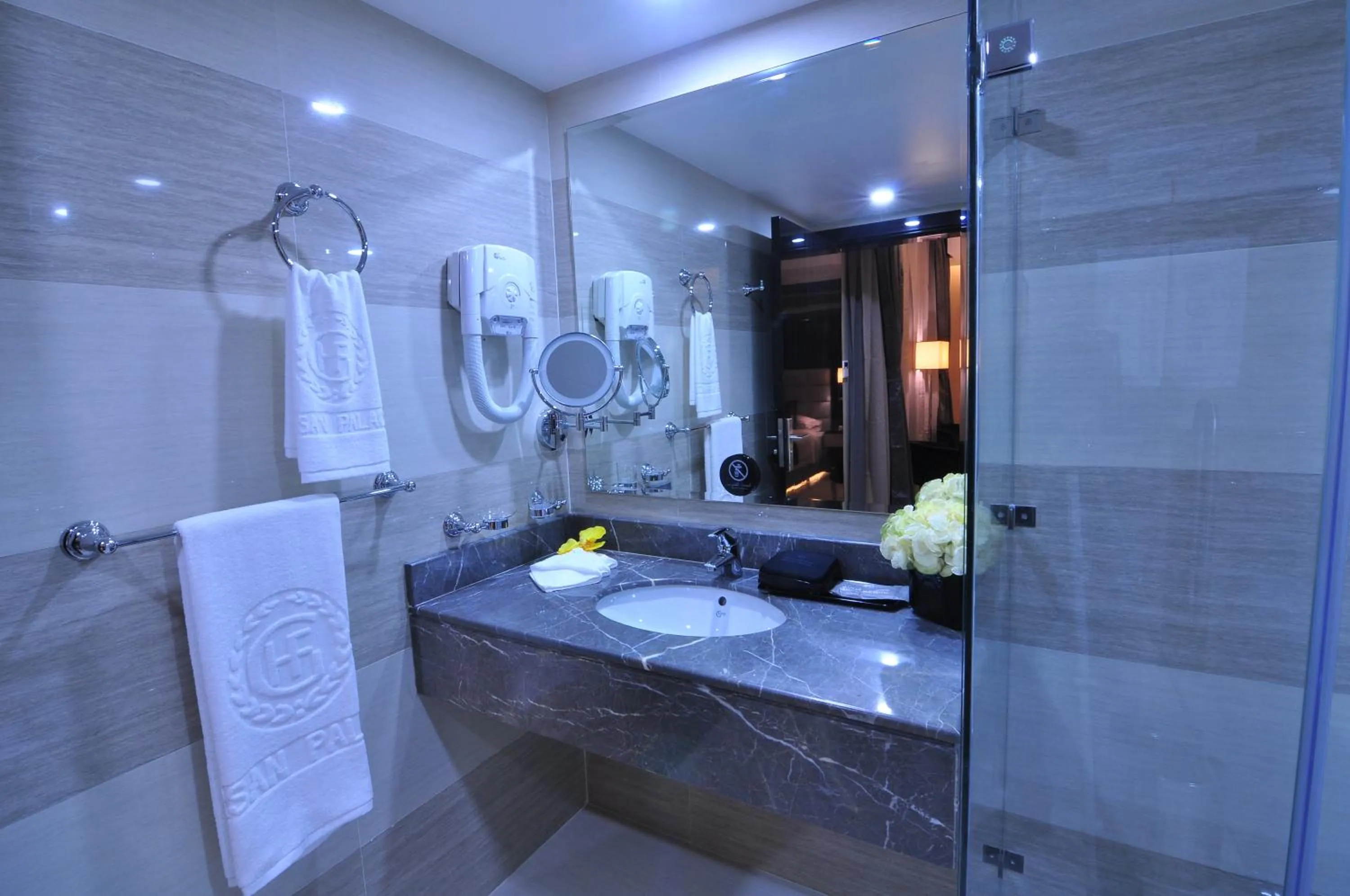 Bathroom in Frsan Palace Hotel