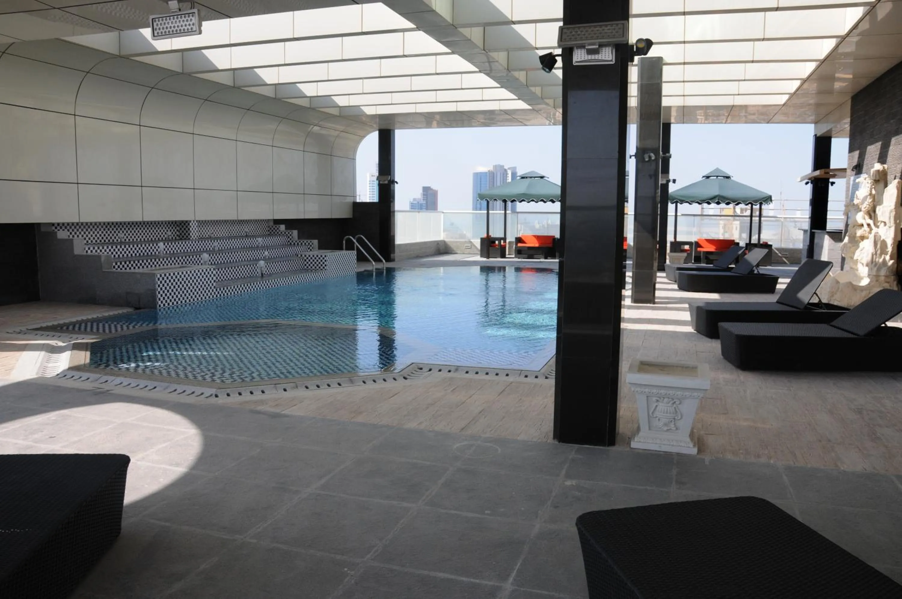 Swimming pool in Frsan Palace Hotel