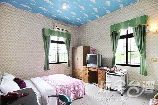 Standard Double Room with Shared Bathroom in Reny Lake Warm Hostel