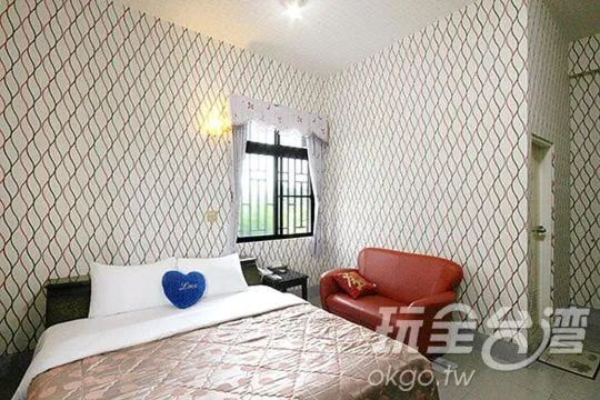 Double Room with Private Bathroom in Reny Lake Warm Hostel