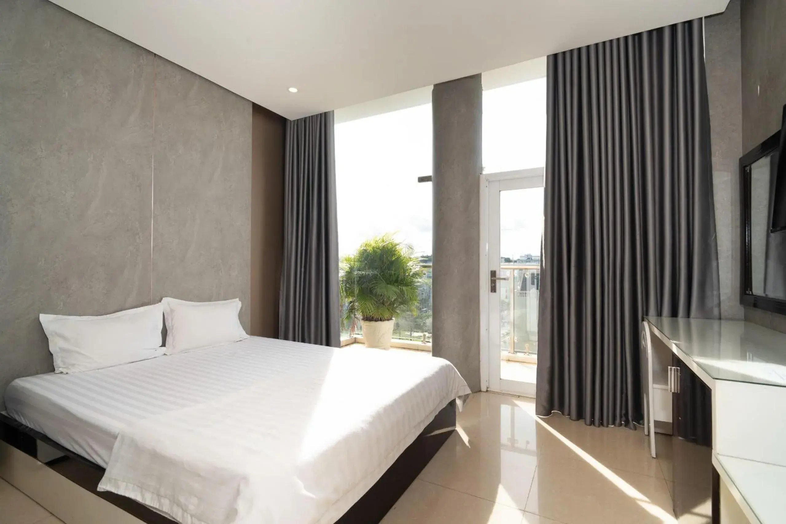 Deluxe Double Room with Balcony in Ngoc Se Hotel Deluxe Double Room with Balcony in Ngoc Se Hotel