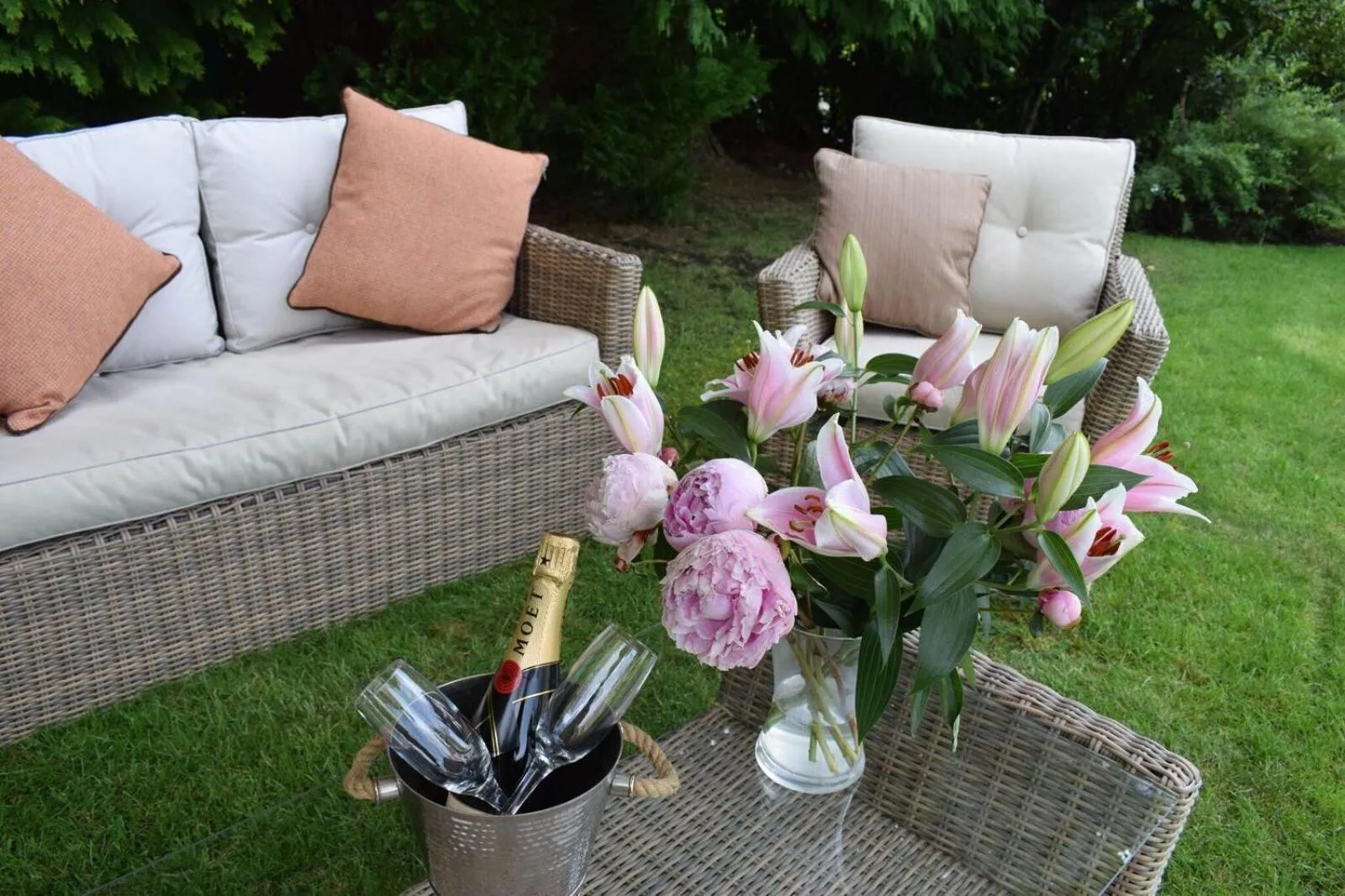 Garden in Craigmhor Lodge & Courtyard