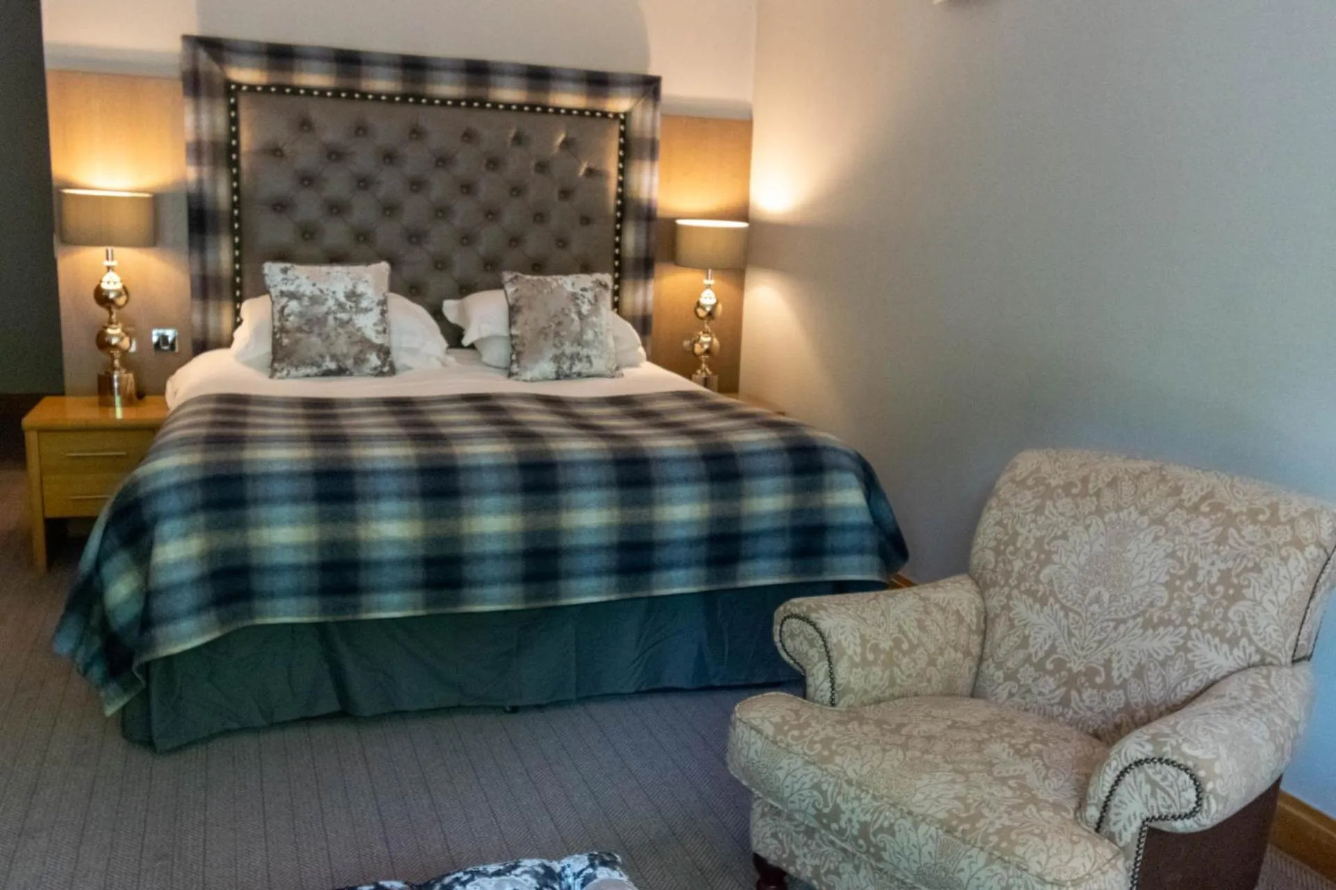 Bedroom, Bed in Craigmhor Lodge & Courtyard