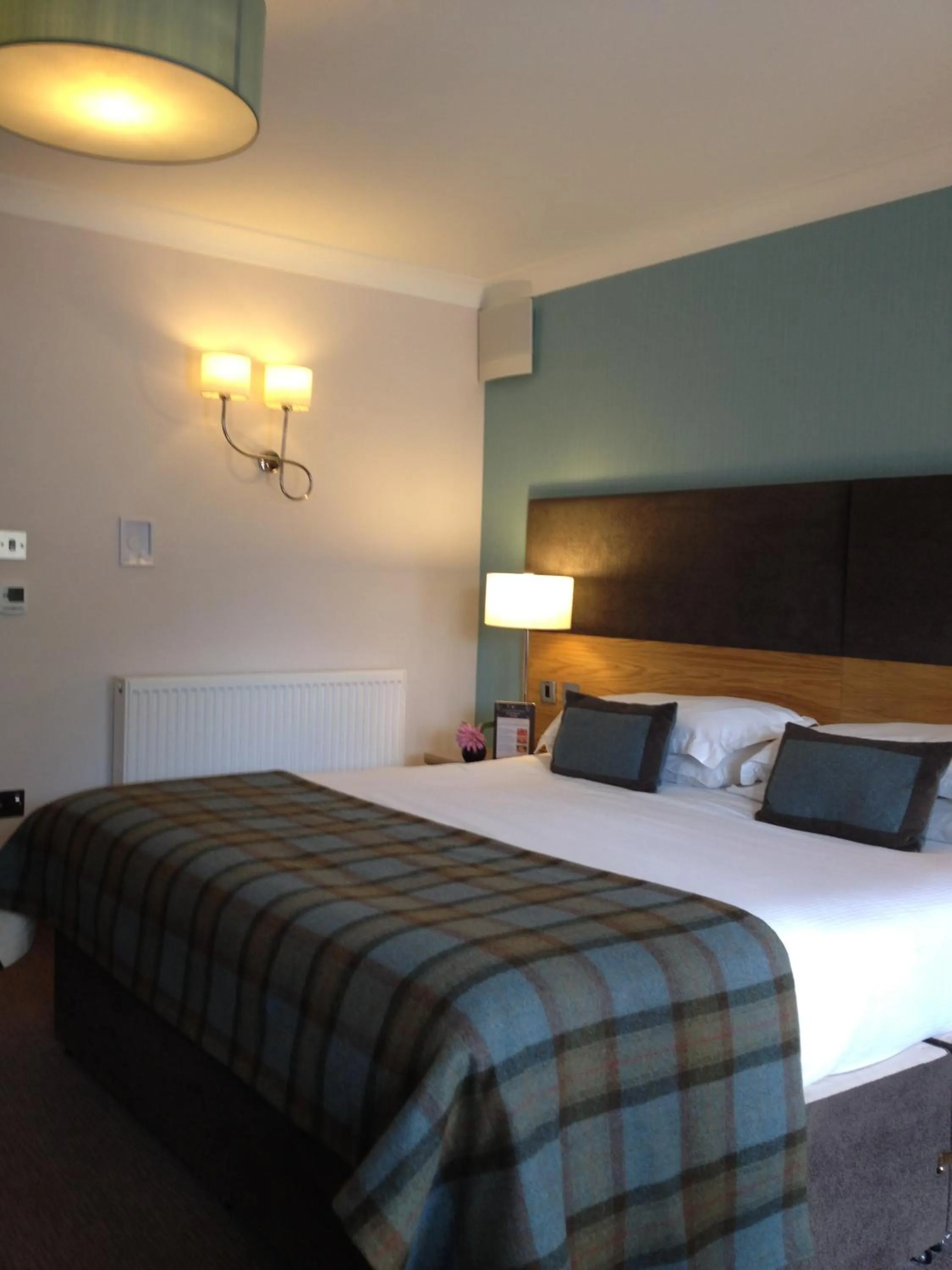 Bedroom, Bed in Craigmhor Lodge & Courtyard