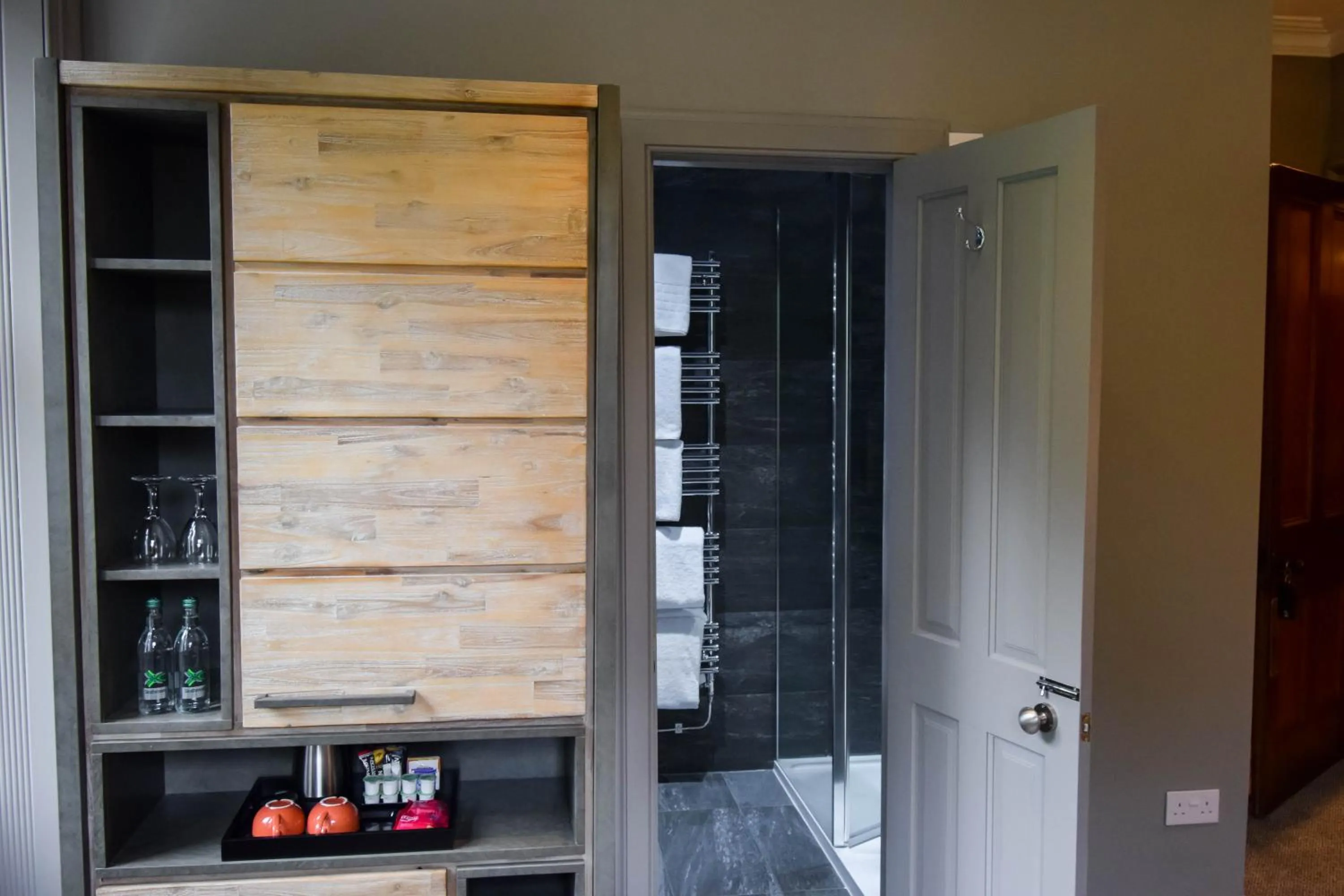 Bathroom in Craigmhor Lodge & Courtyard