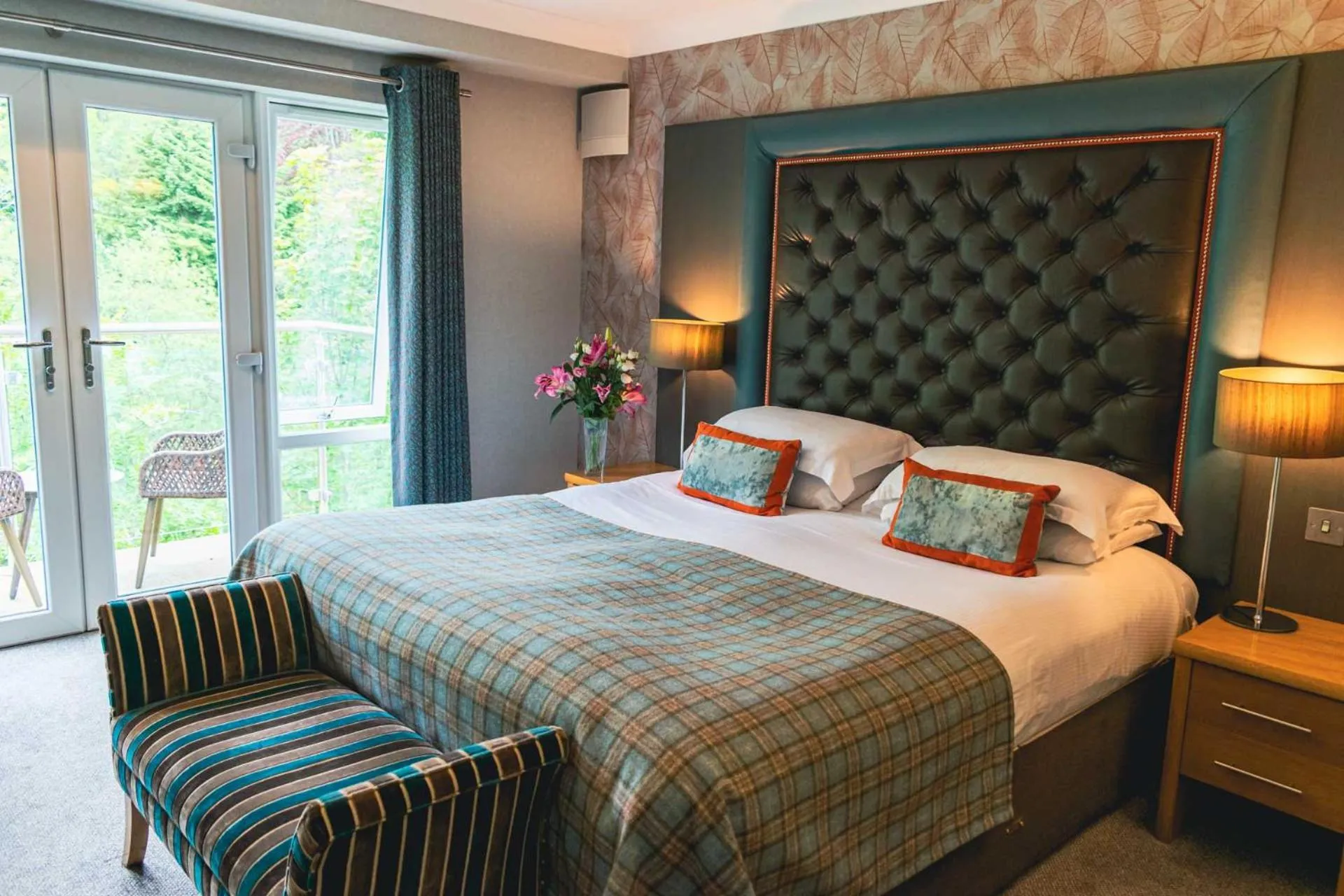 Bedroom, Bed in Craigmhor Lodge & Courtyard