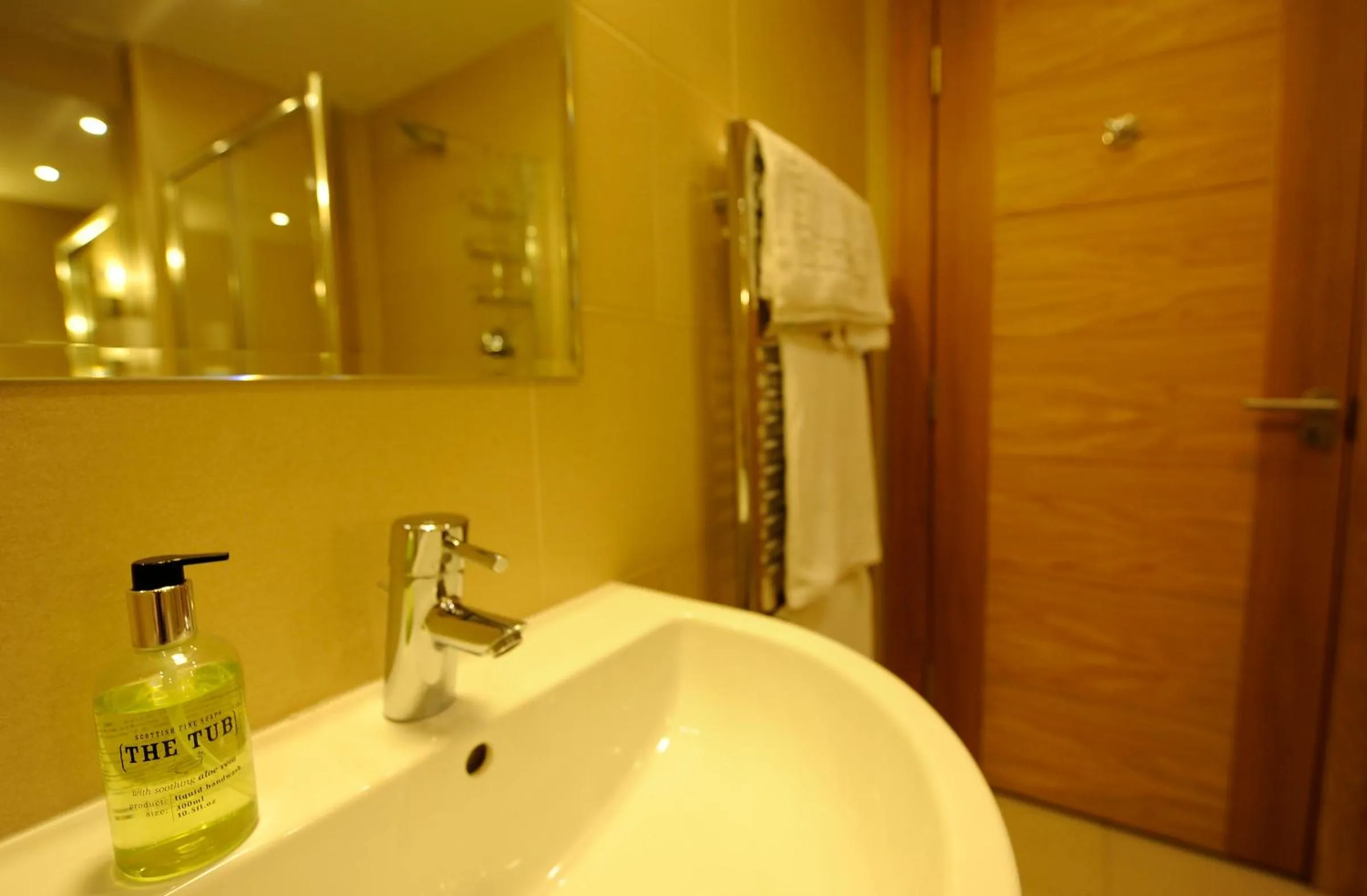 Bathroom in Craigmhor Lodge & Courtyard