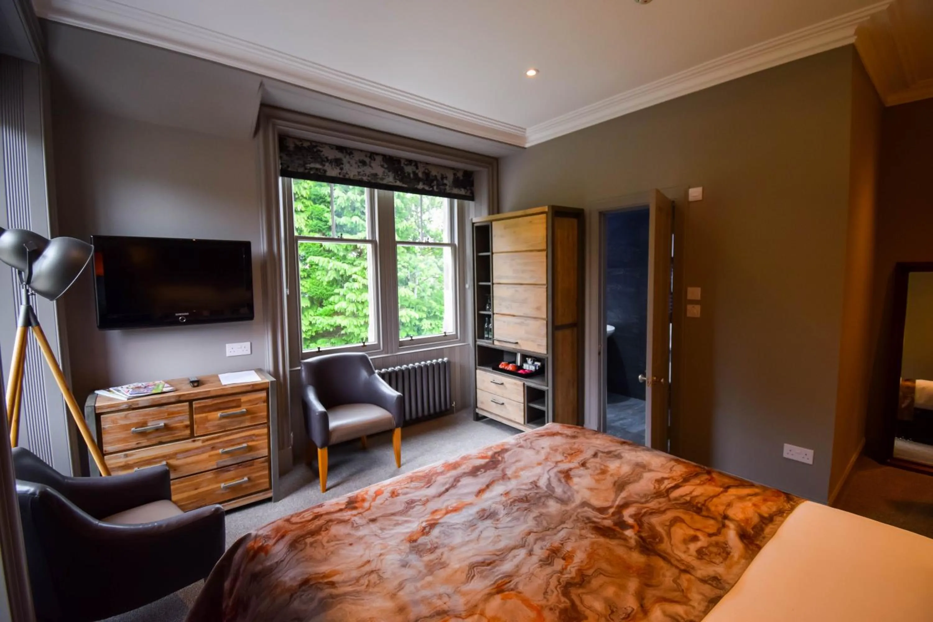 TV and multimedia, Bed in Craigmhor Lodge & Courtyard