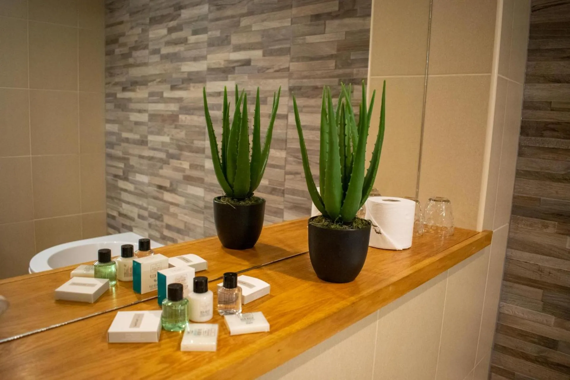 Bathroom in Craigmhor Lodge & Courtyard
