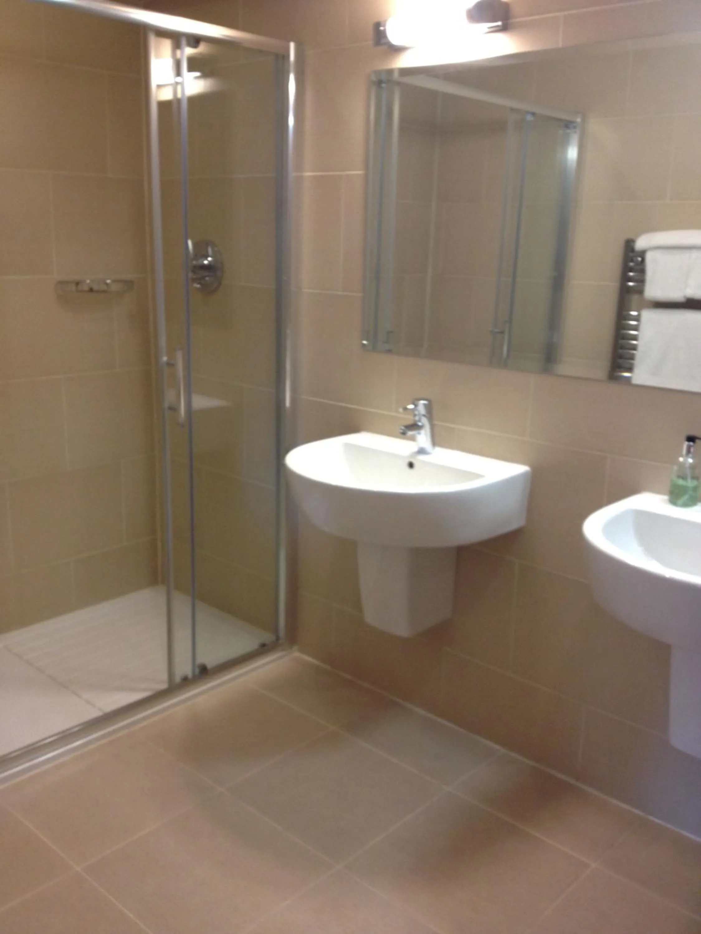 Bathroom in Craigmhor Lodge & Courtyard
