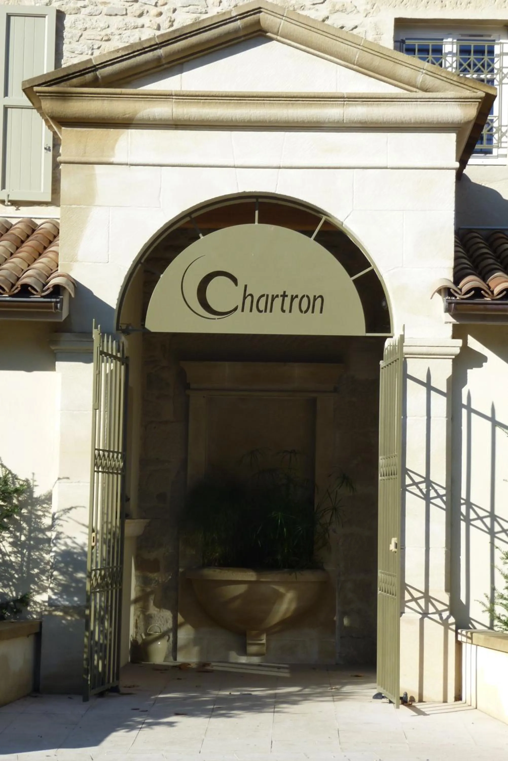Facade/entrance in Hotel Restaurant Chartron
