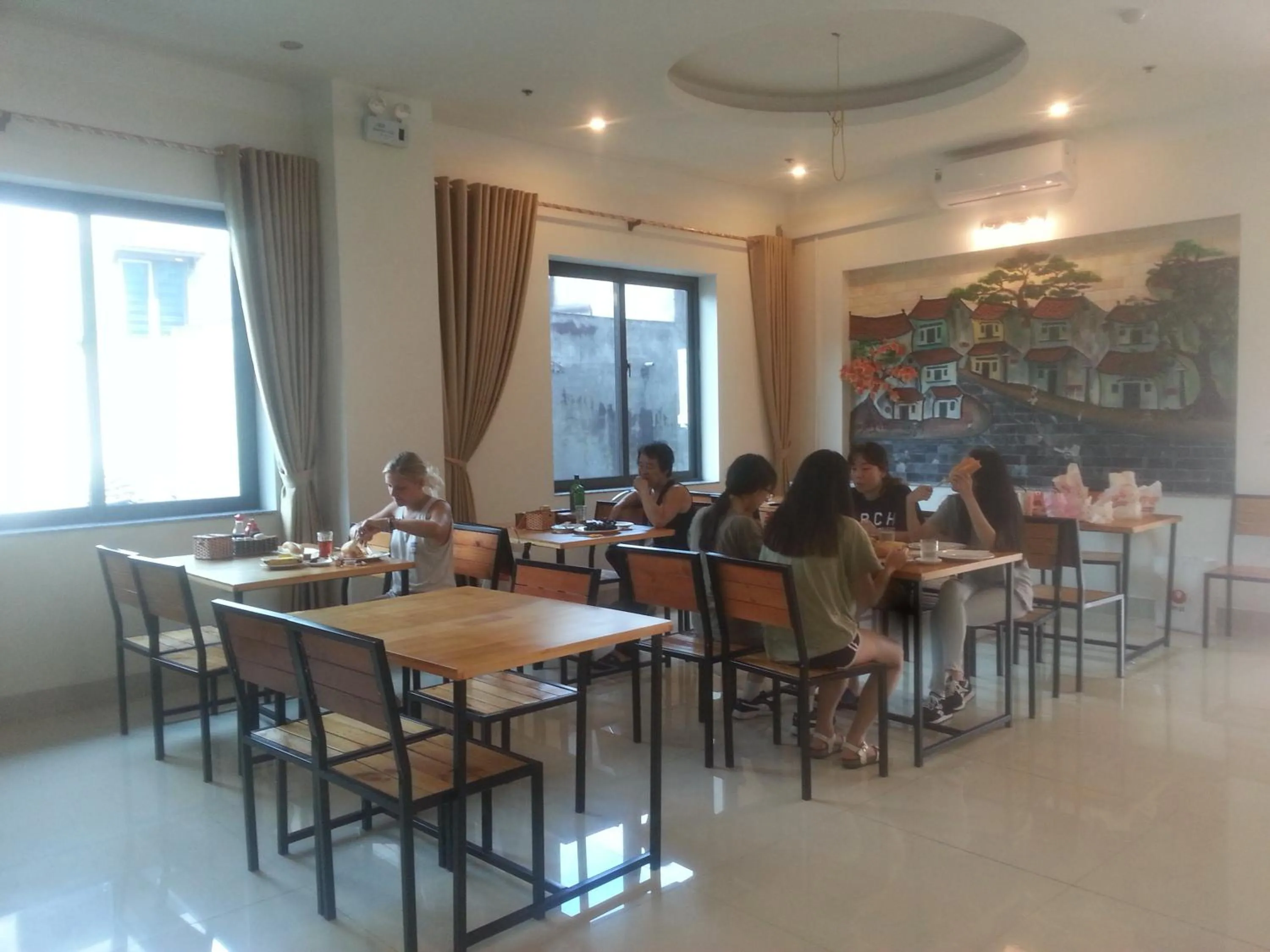 Restaurant/places to eat in Anova Airport Hotel - Convenient & Friendly