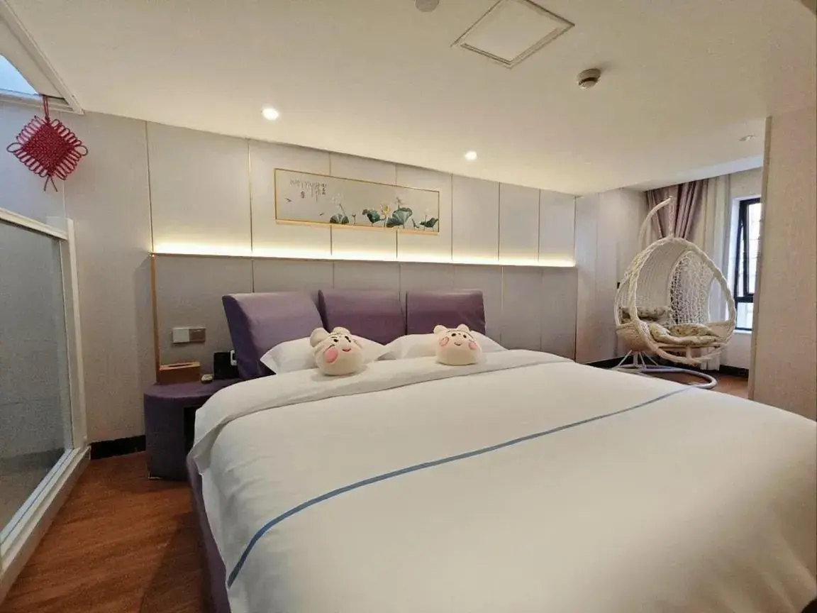 Double Room in Longchen Holiday Hotel-close to Xintiandi and Huaihai Middle Road Double Room in Longchen Holiday Hotel-close to Xintiandi and Huaihai Middle Road