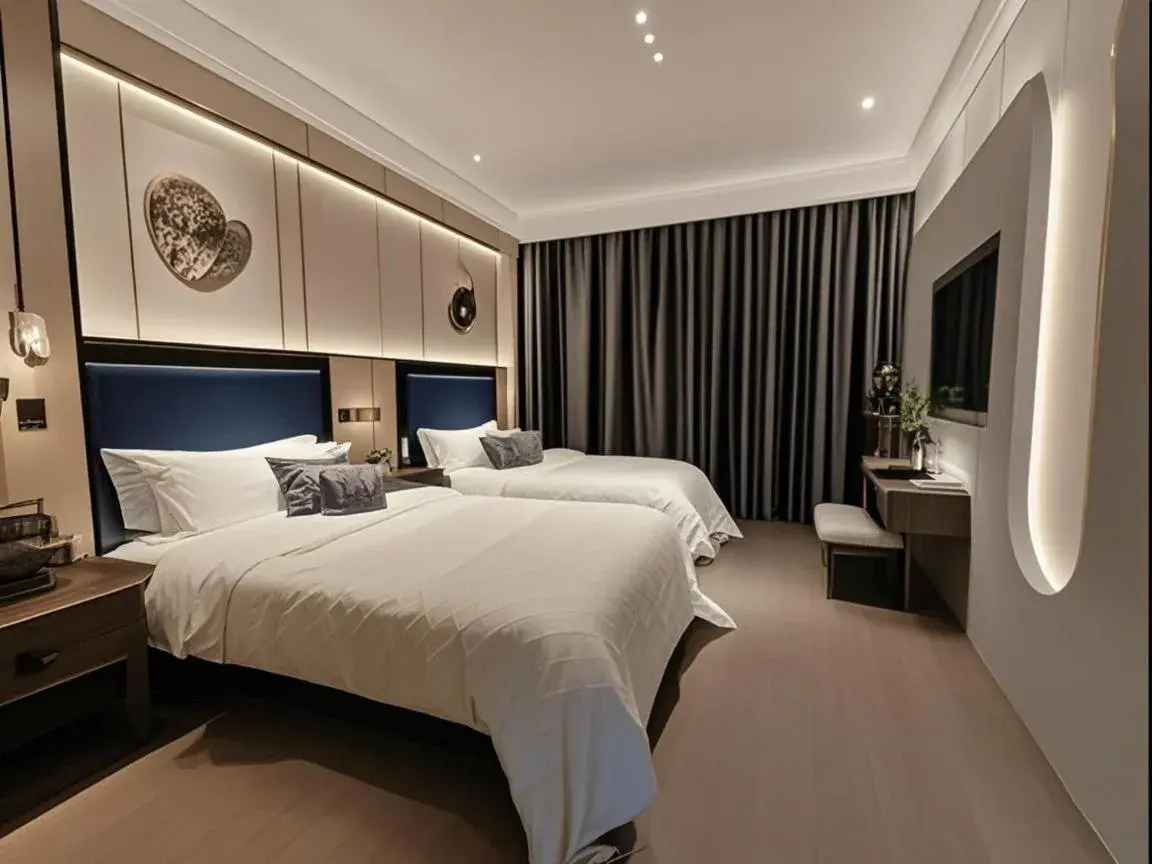 Twin Room in Longchen Holiday Hotel-close to Xintiandi and Huaihai Middle Road Twin Room in Longchen Holiday Hotel-close to Xintiandi and Huaihai Middle Road