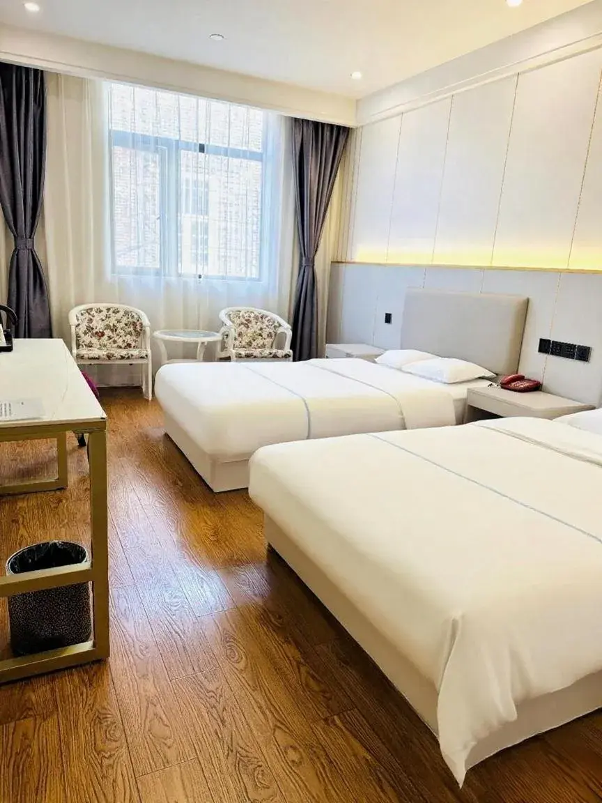 Twin Room in Longchen Holiday Hotel-close to Xintiandi and Huaihai Middle Road Twin Room in Longchen Holiday Hotel-close to Xintiandi and Huaihai Middle Road