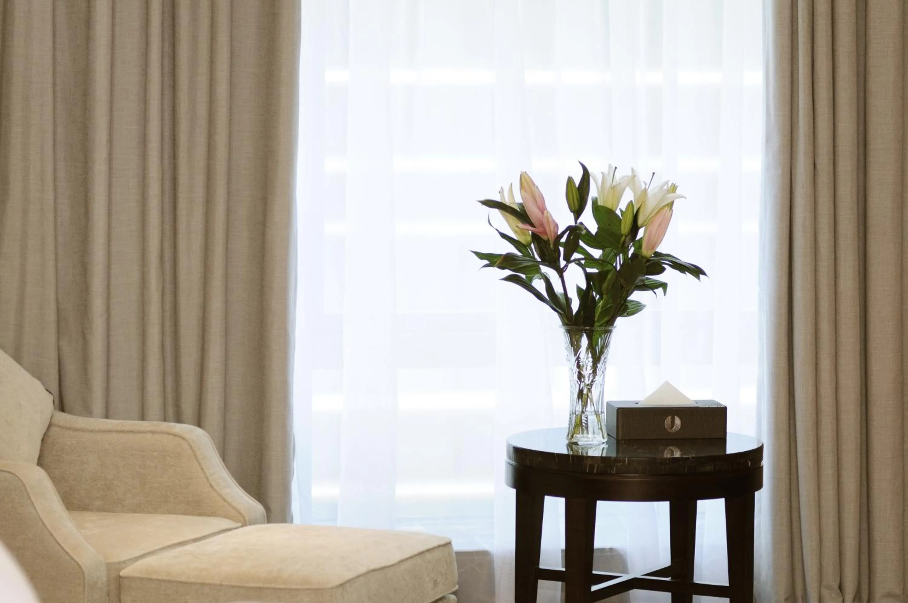 Seating area in Airport Jianguo Hotel