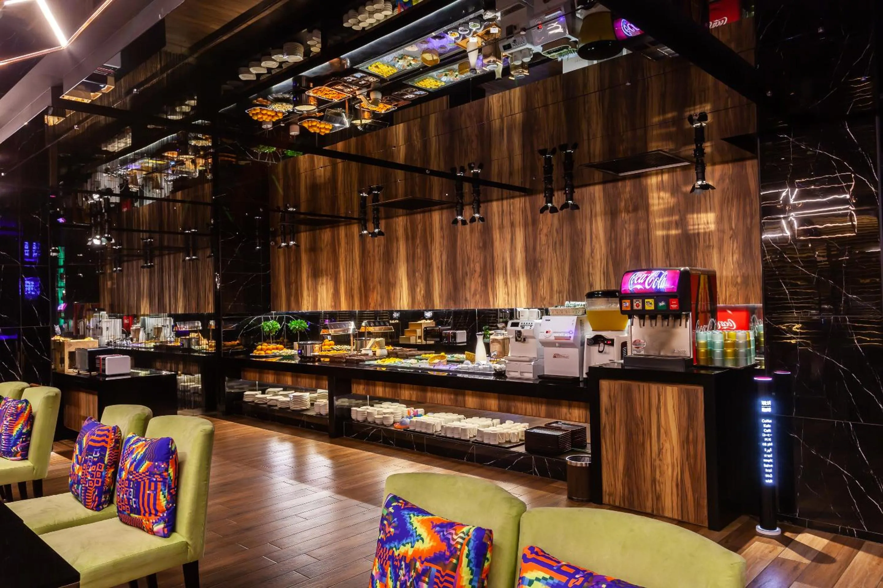 Restaurant/places to eat in i hotel 中壢館