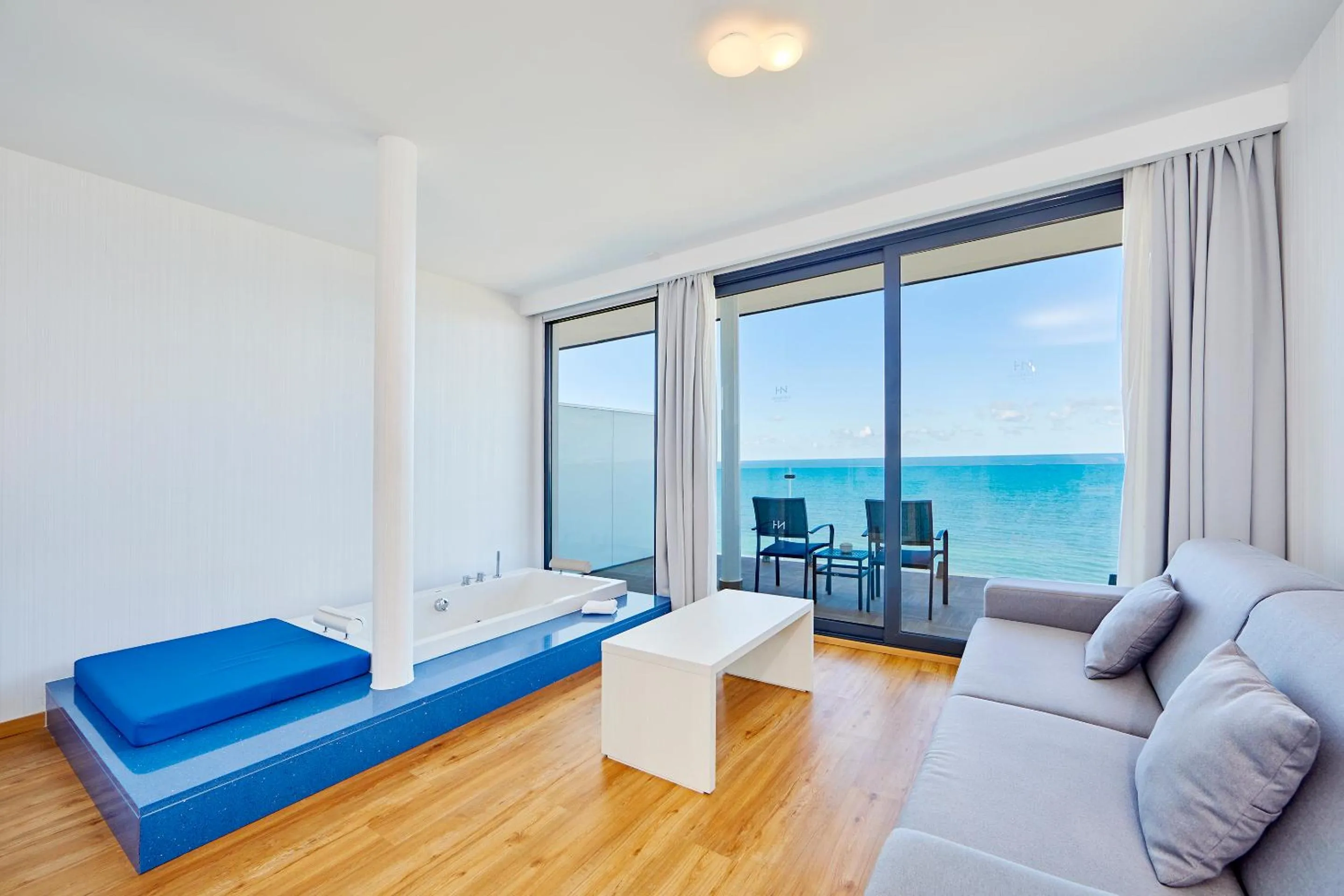 Hot Tub, Bed in Hotel Negresco - Adults Only