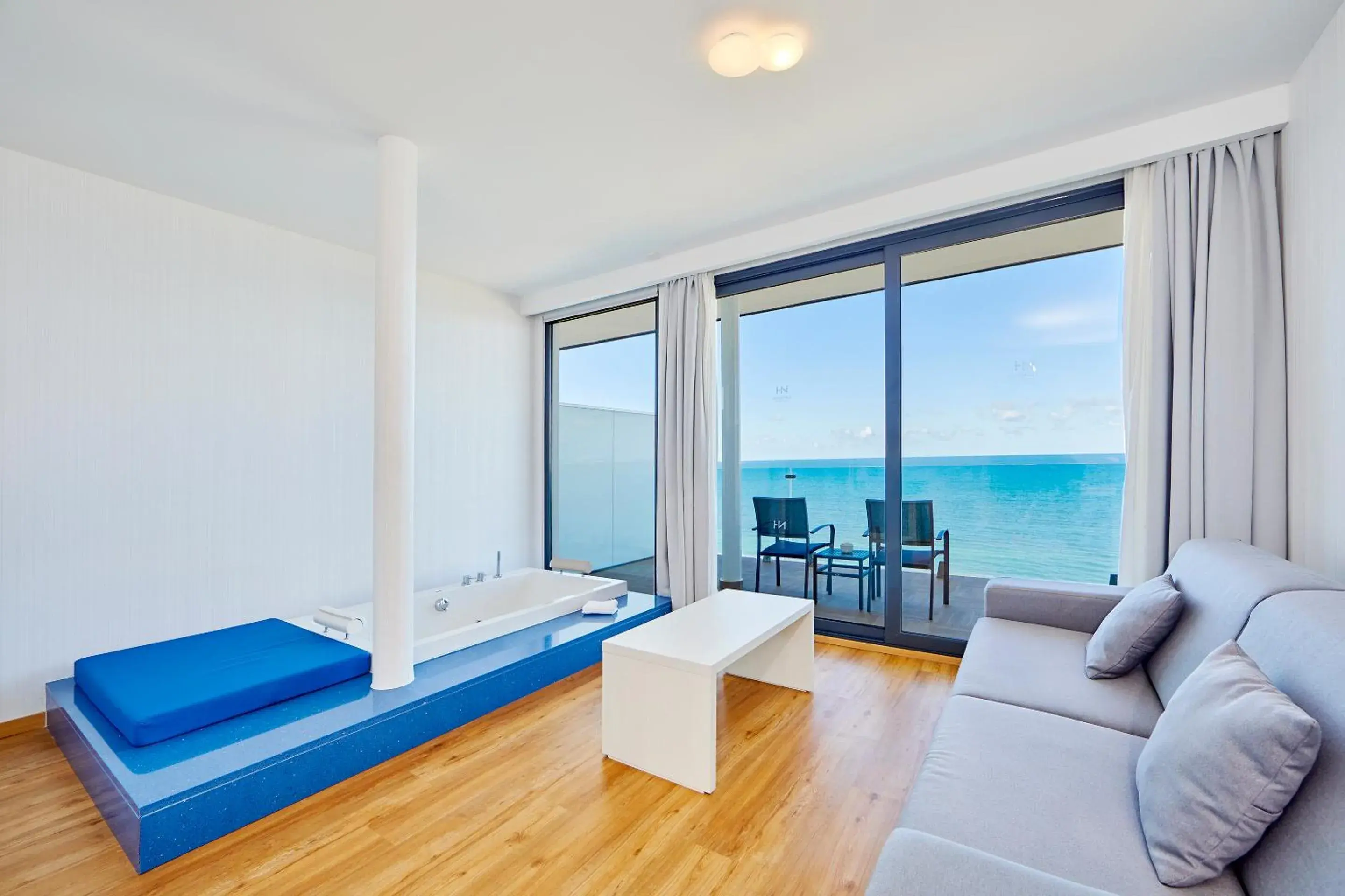 Hot Tub, Bed in Hotel Negresco - Adults Only Hot Tub, Bed in Hotel Negresco - Adults Only