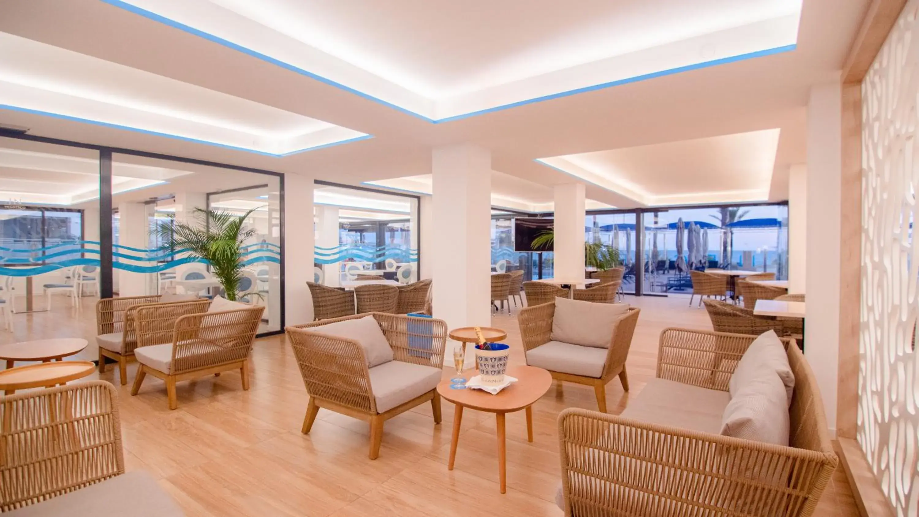 Lounge or bar in Hotel Negresco - Adults Only Lounge or bar in Hotel Negresco - Adults Only