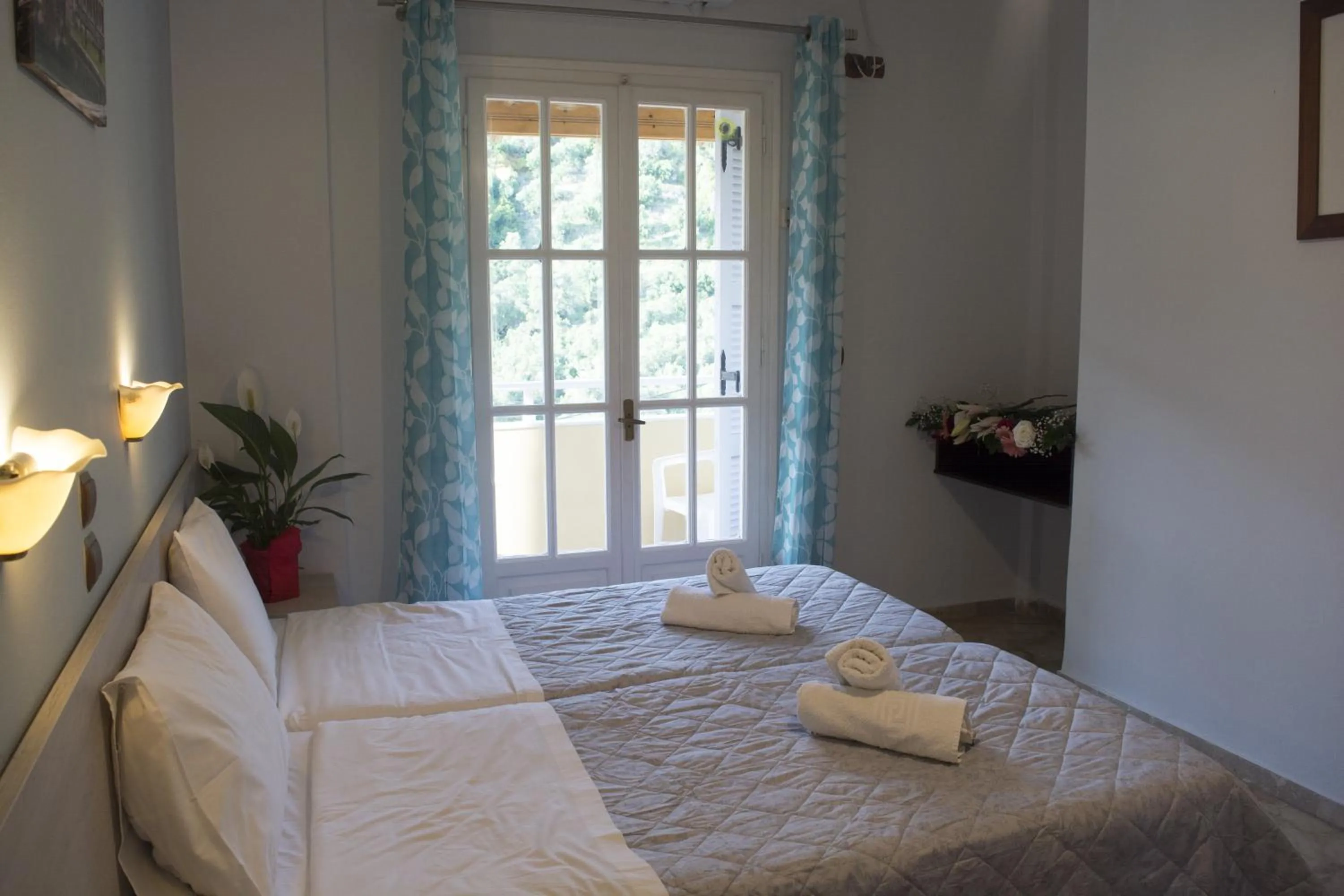 Bed in Marina Apartments, Agios Gordios Corfu