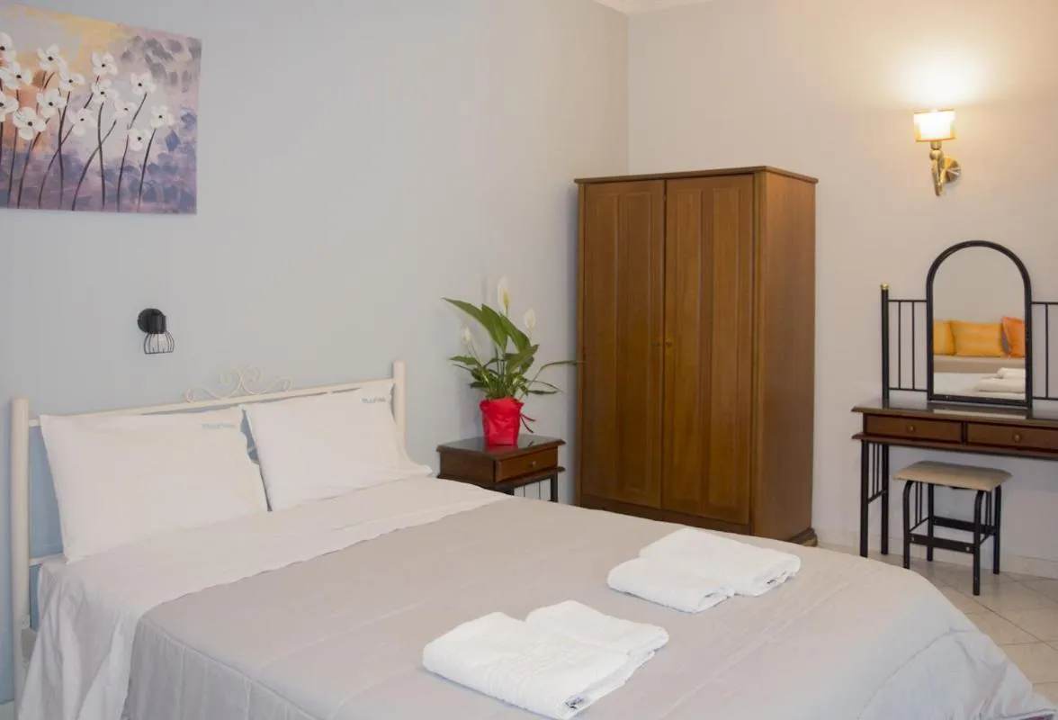 Bed in Marina Apartments, Agios Gordios Corfu