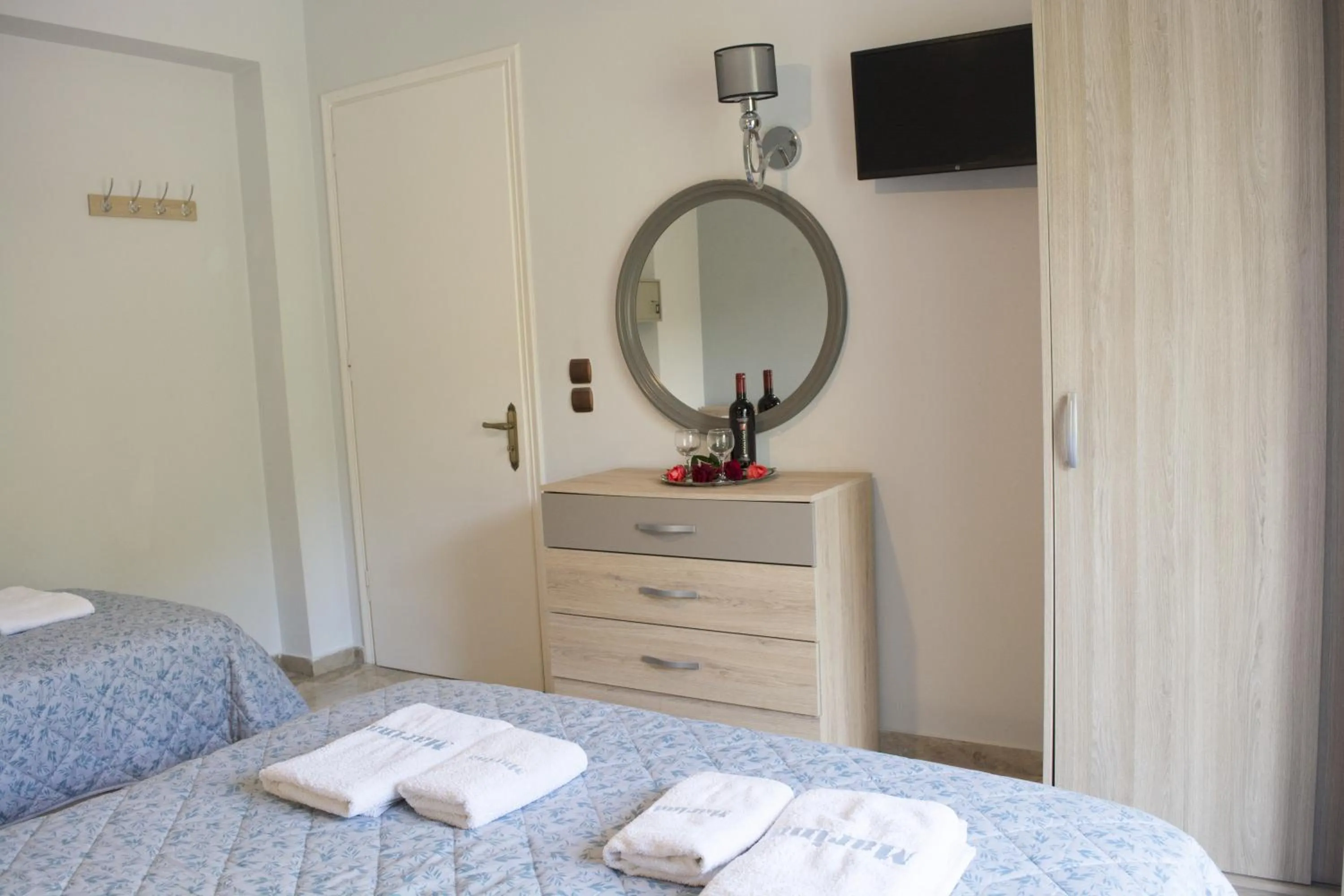 Bed in Marina Apartments, Agios Gordios Corfu