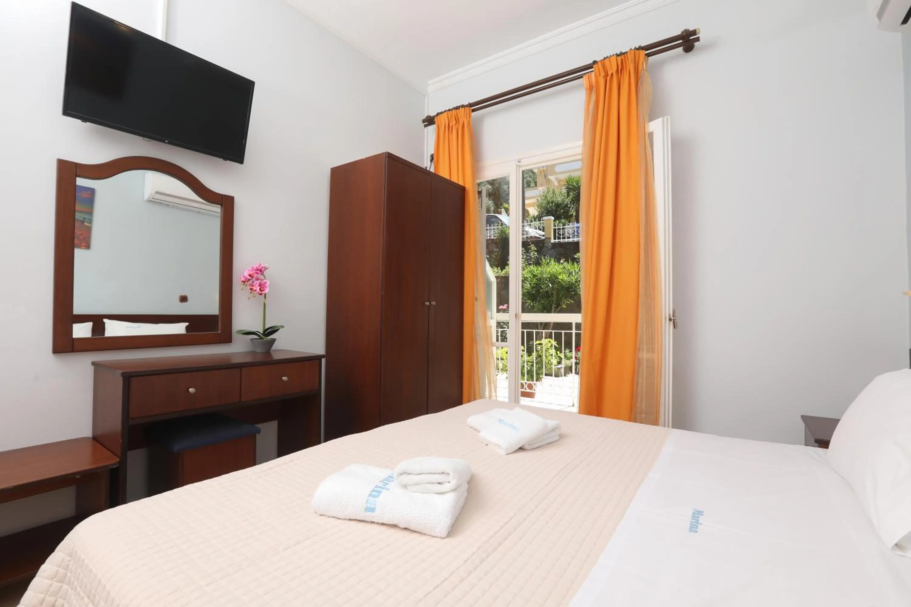 Bed in Marina Apartments, Agios Gordios Corfu
