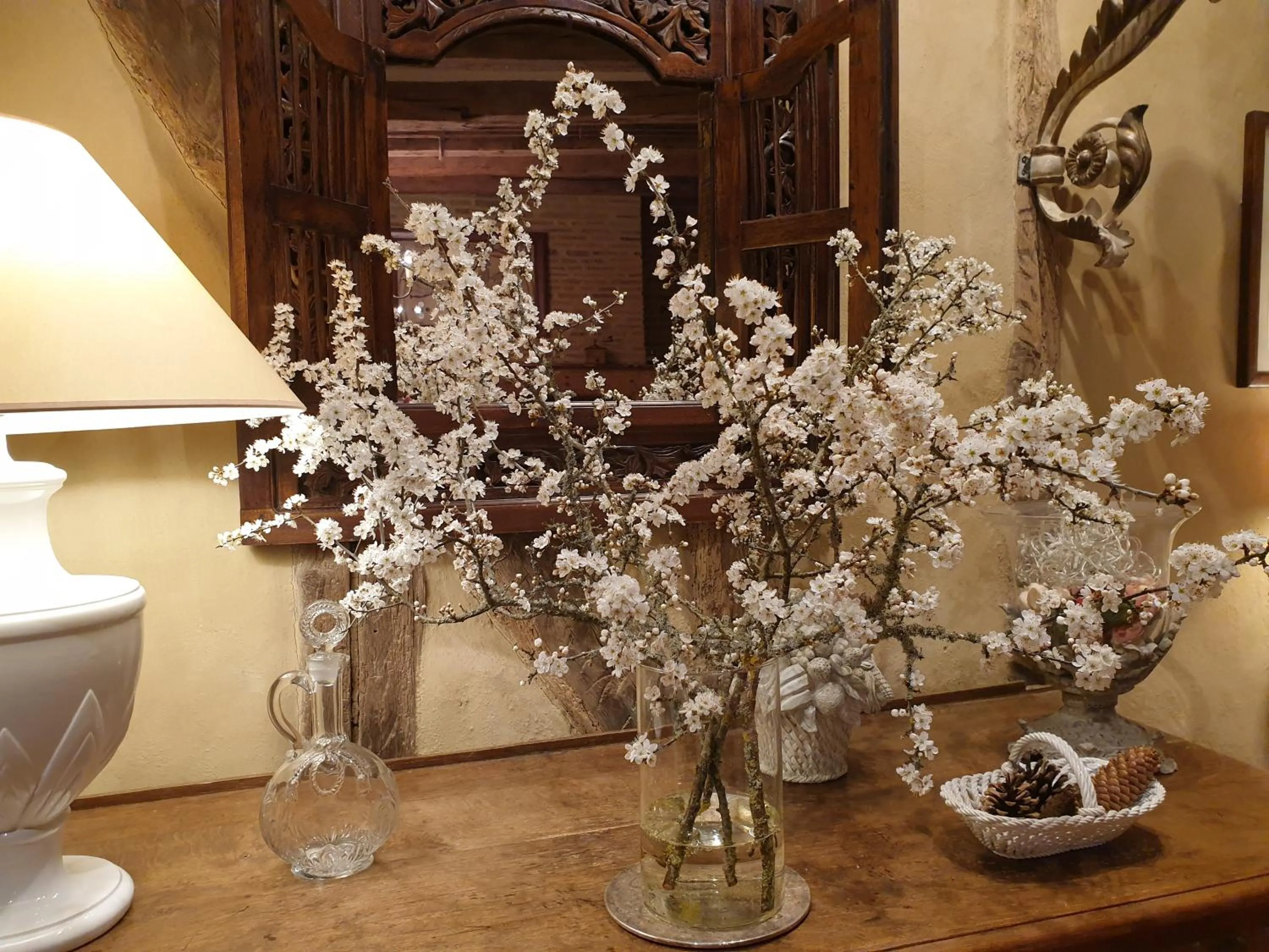 Decorative detail in Ombre Rose