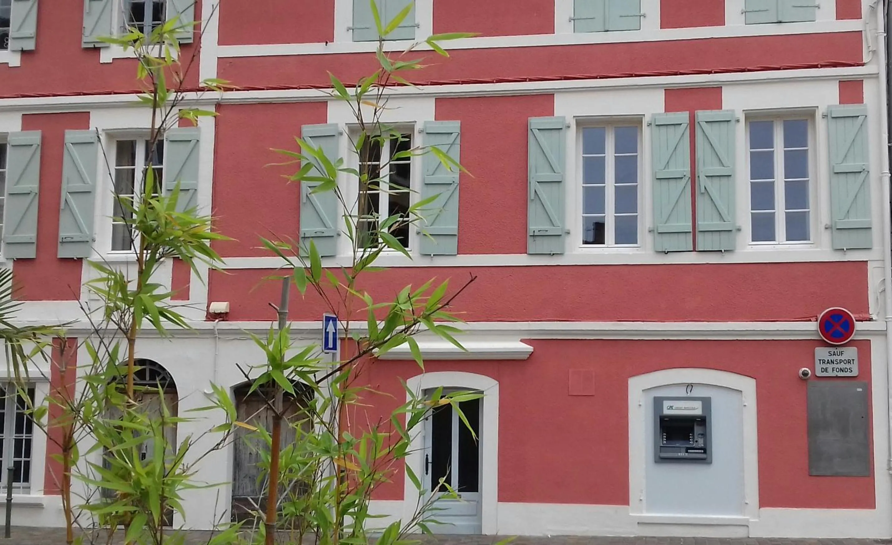 Facade/entrance in Ombre Rose