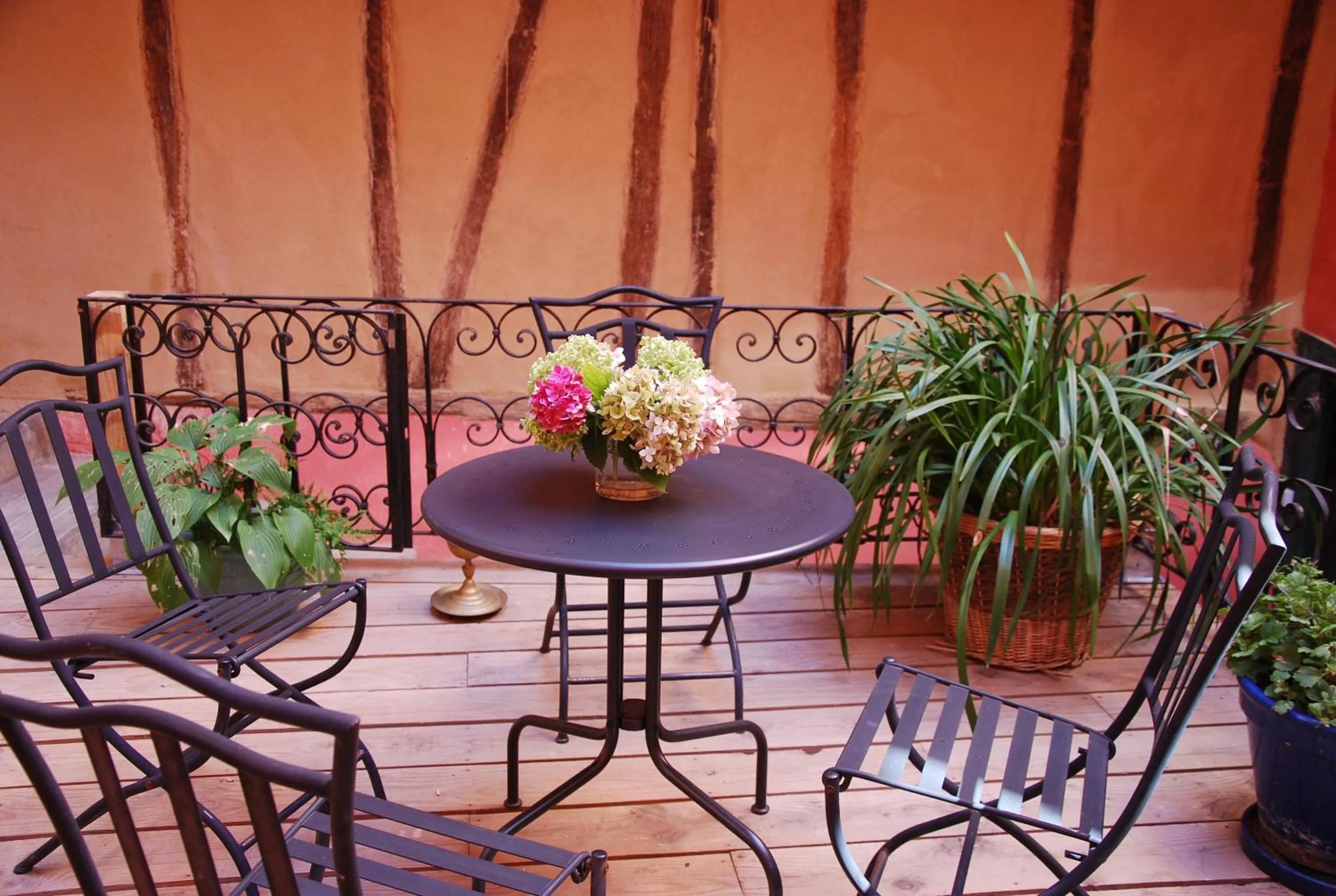 Patio in Ombre Rose