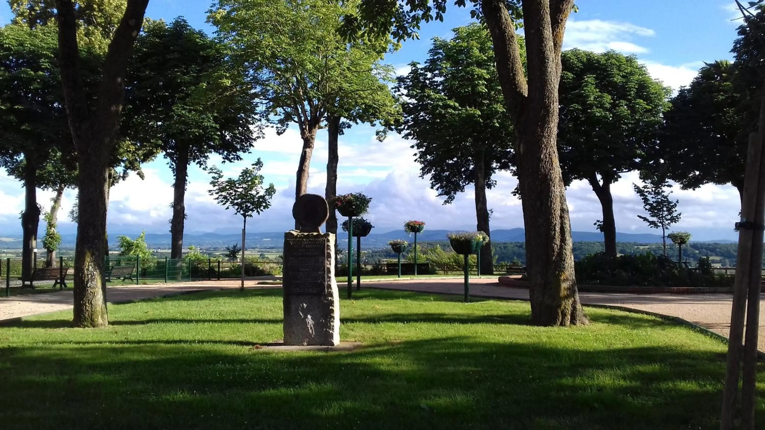 Nearby landmark in Ombre Rose