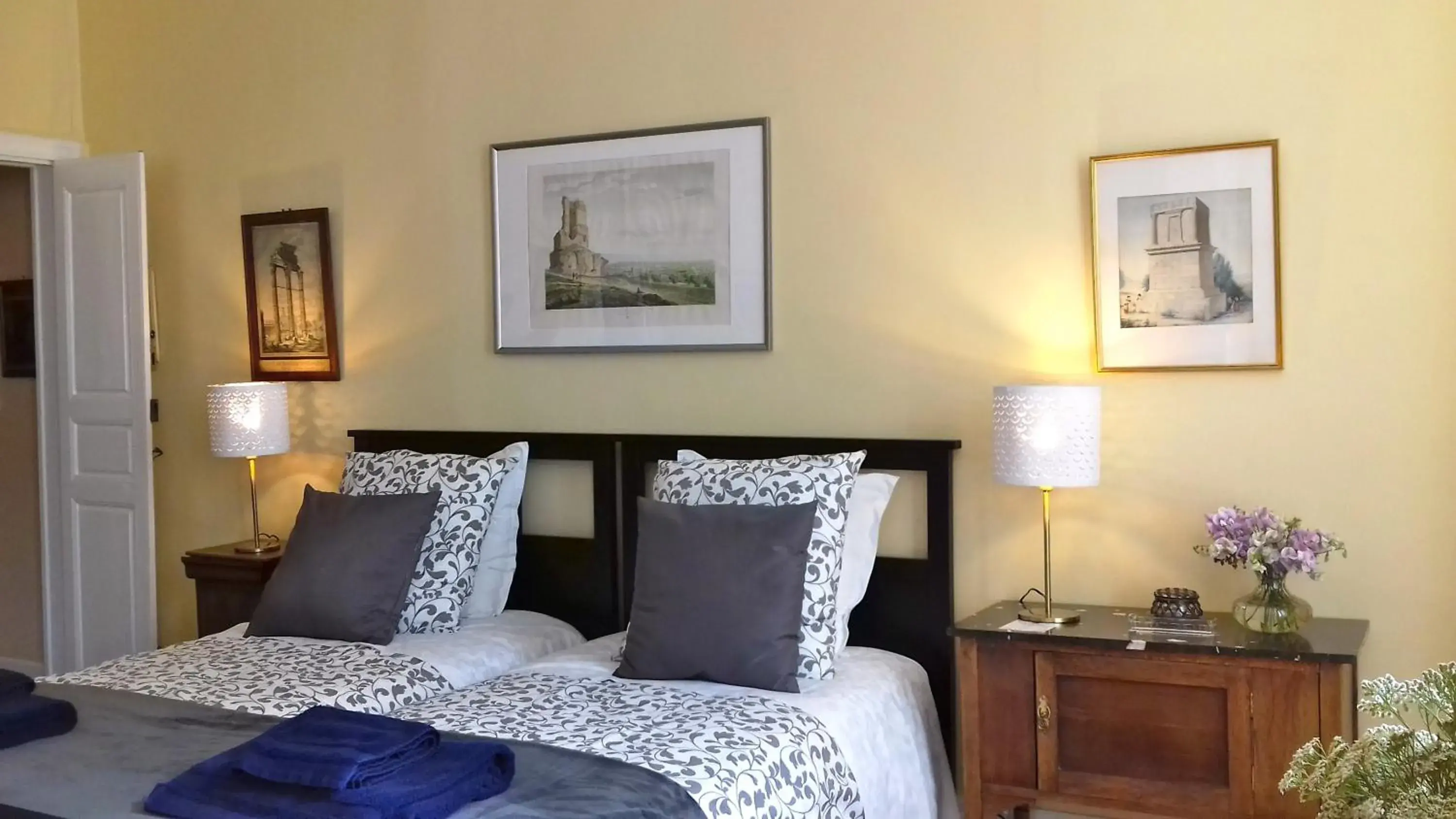 Superior Twin Room in Ombre Rose Superior Twin Room in Ombre Rose