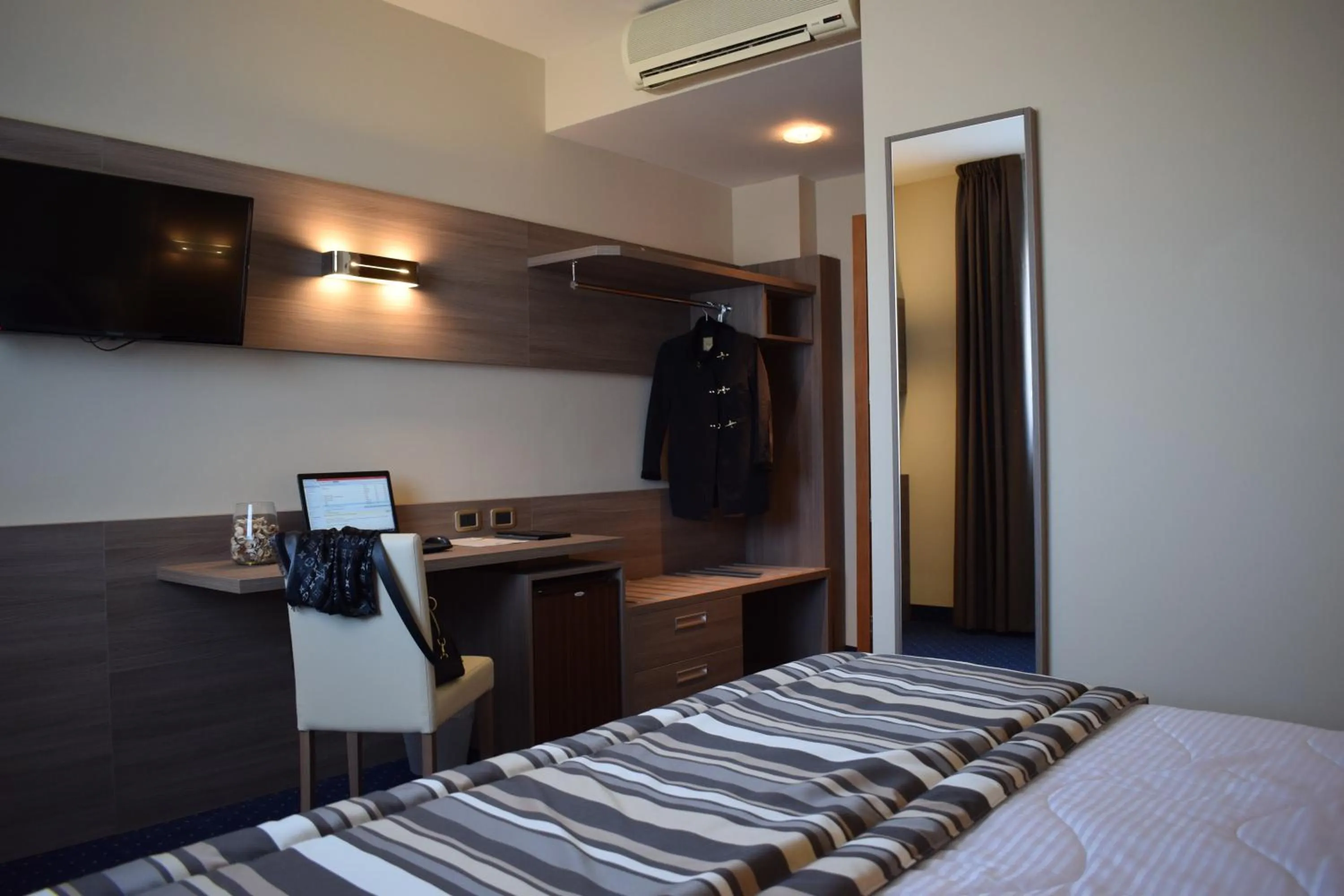 Bed in Roma Domus Hotel