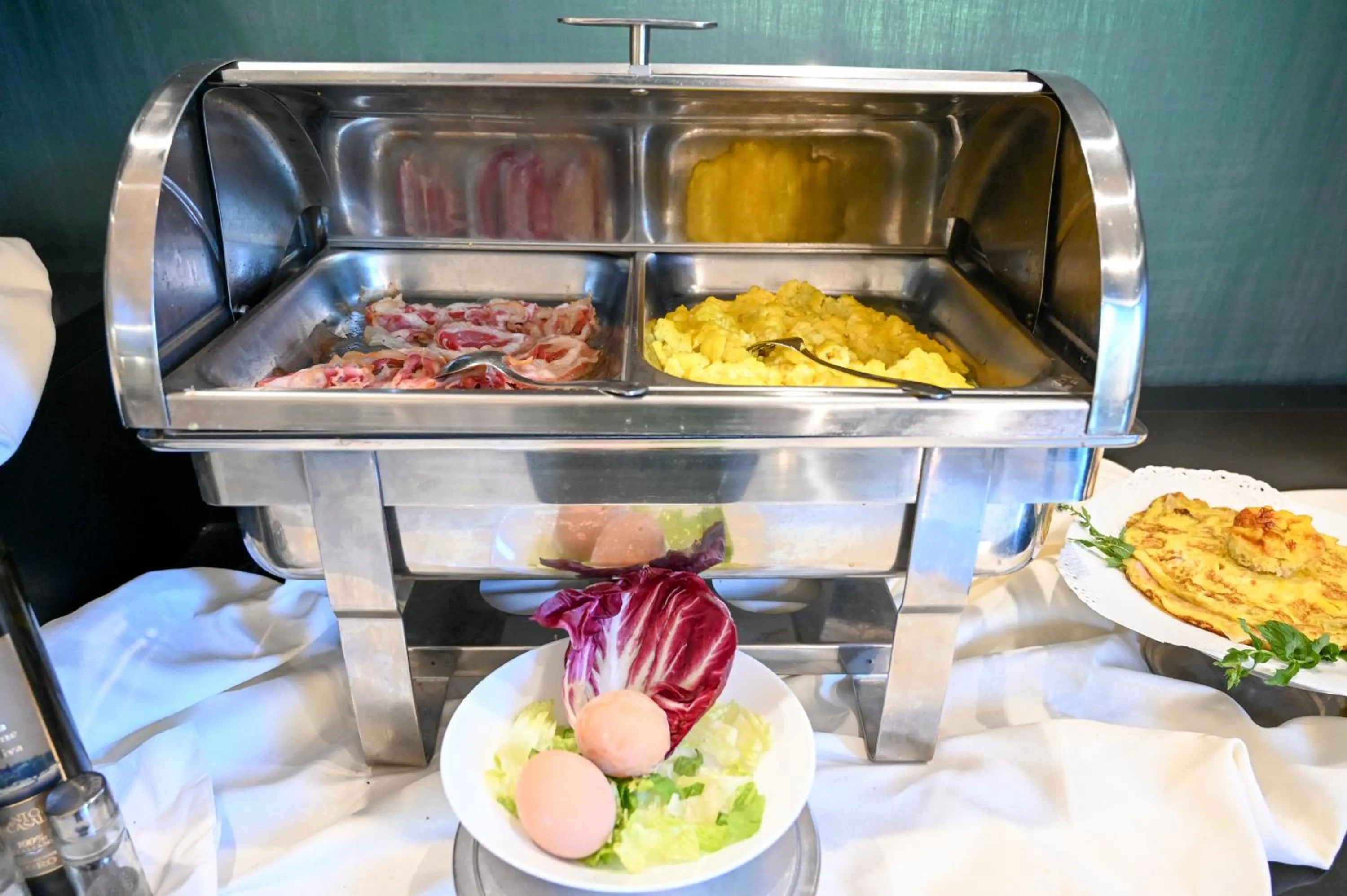 Buffet breakfast in Roma Domus Hotel